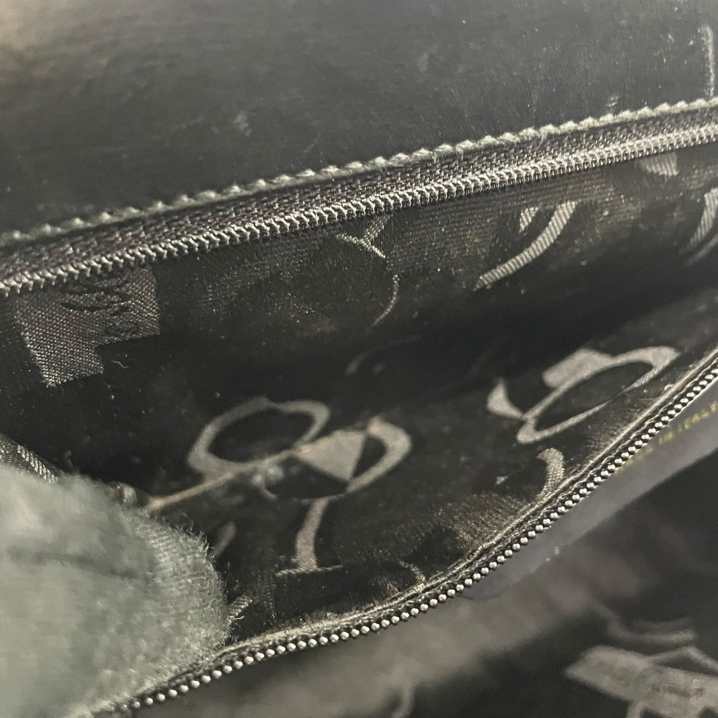 サルヴァトーレ フェラガモ ハンドバッグ フォーマルバッグ ヴァラリボン 2WAY 黒 ショルダーバッグ 斜め掛け ゴールド金具 自立 ブラック レザー ヴィンテージ C