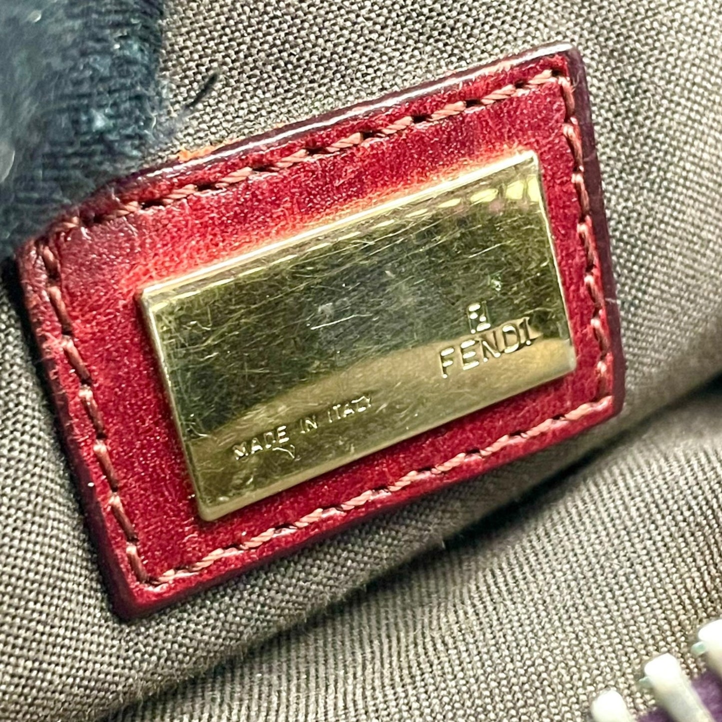 美品 希少カラー FENDI フェンディ ズッキーノ 2WAY ハンドバッグ ショルダーバッグ 赤紫 ワインレッド パープル系 キャンバス レザー ゴールド金具 ズッカ柄 レディース