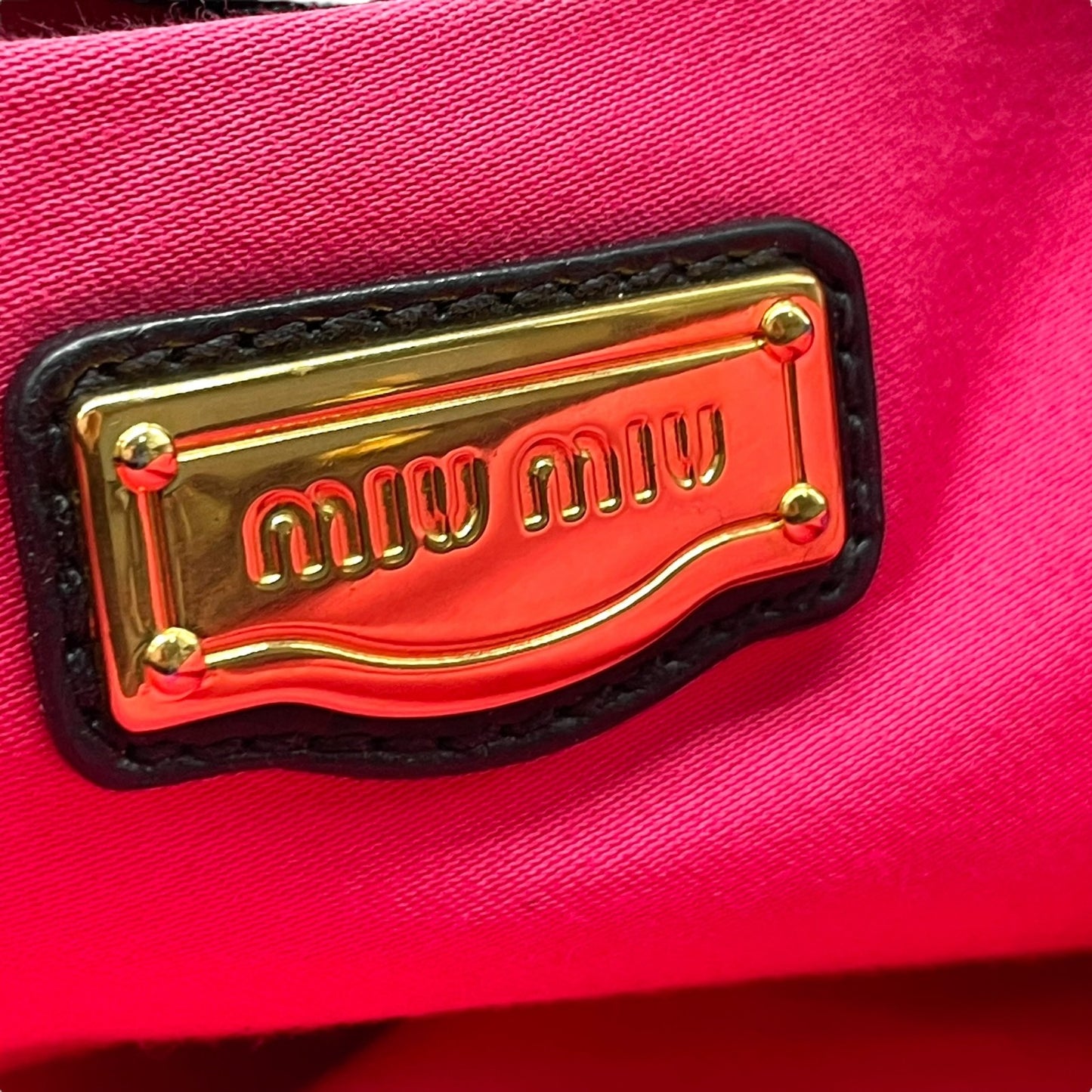 美品 miumiu ミュウミュウ 2WAY ハンドバッグ ショルダーバッグ 黒 ブラック レザー ゴールド金具 肩掛け可 カデナチャーム アーカイブ レディース ヴィンテージ D