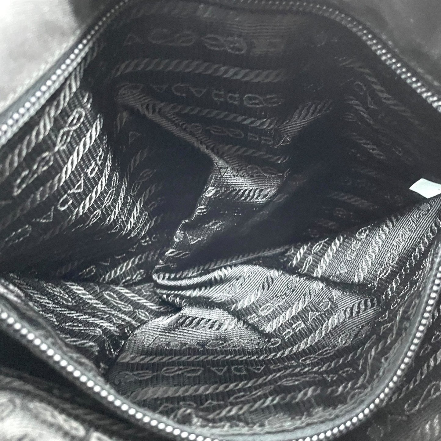 美品 PRADA プラダ ワンショルダー ショルダーバッグ ハンドバッグ 三角プレートロゴ トライアングルロゴ 黒 ブラック ナイロン シルバー金具 レディース B2