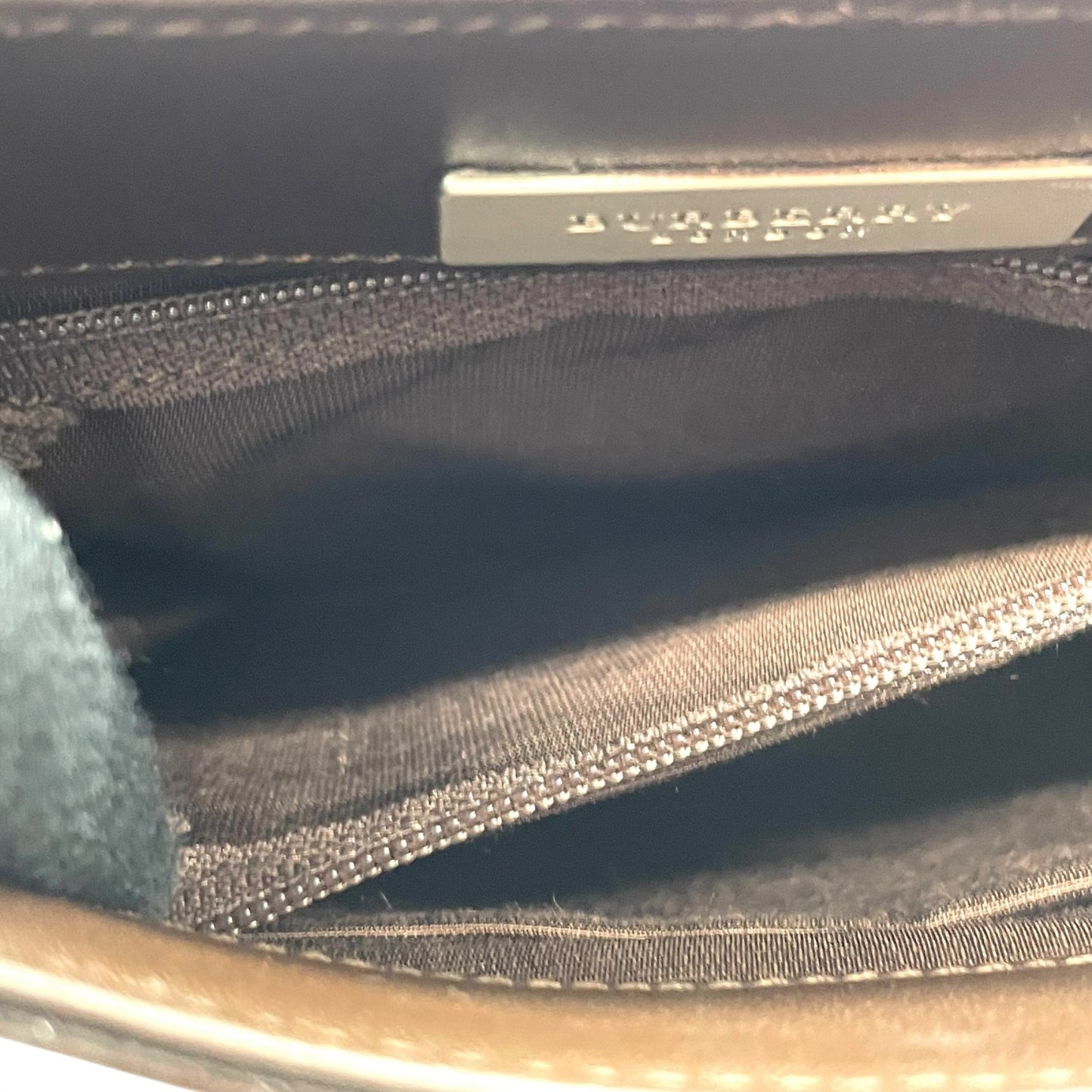 未使用級 BURBERRY バーバリー ショルダーバッグ ロゴ ステッチ 茶 ブラウン レザー スエード シルバー金具 クロスボディ 斜め掛け可 サコッシュ スマホショルダー レディース E