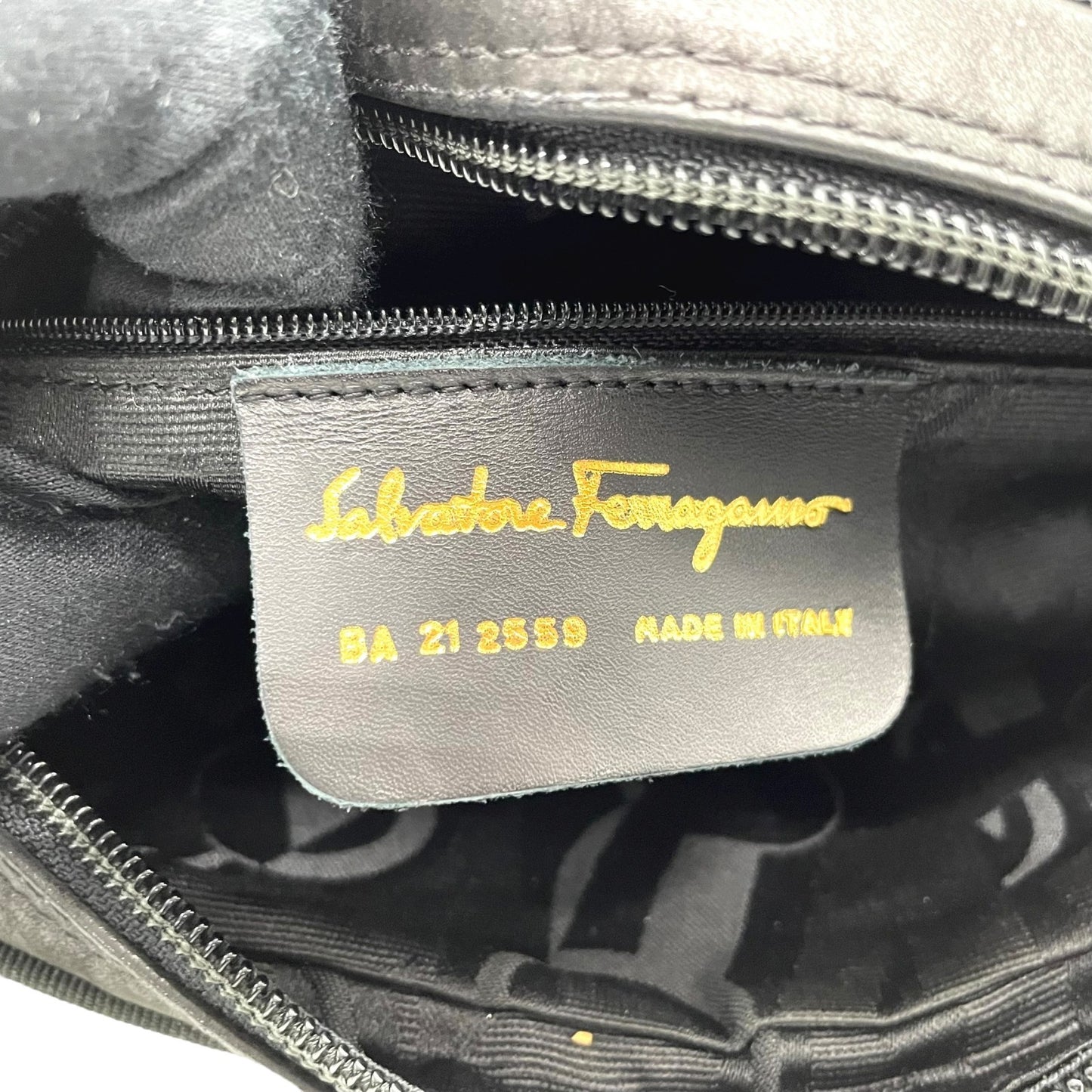 サルヴァトーレ フェラガモ Salvatore Ferragamo ヴァラリボン ショルダーバッグ スエード 黒 ブラック 金金具 ゴールド金具 ヴィンテージ C6