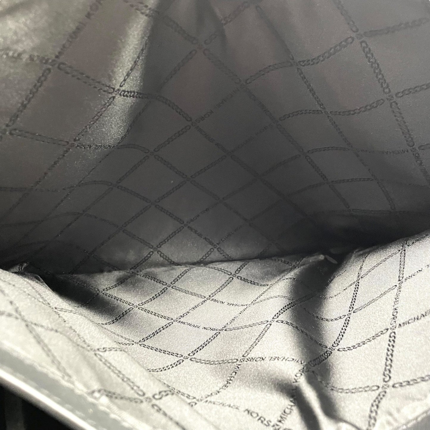 新品同様 美品 マイケルコース MICHAEL KORS トートバッグ ビジネストート レザー 黒 ブラック ロゴチャーム タッセル付き A