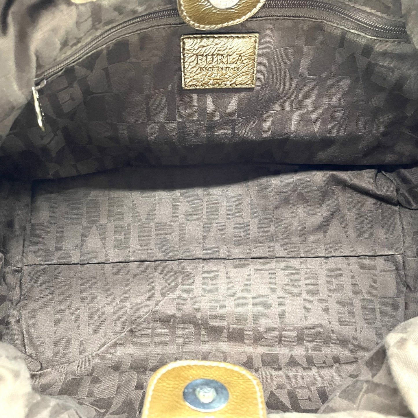 フルラ FURLA ラフィア レザー ハンドバッグ トート カーキ ベージュ ナチュラル 高級感 かごバッグ C2