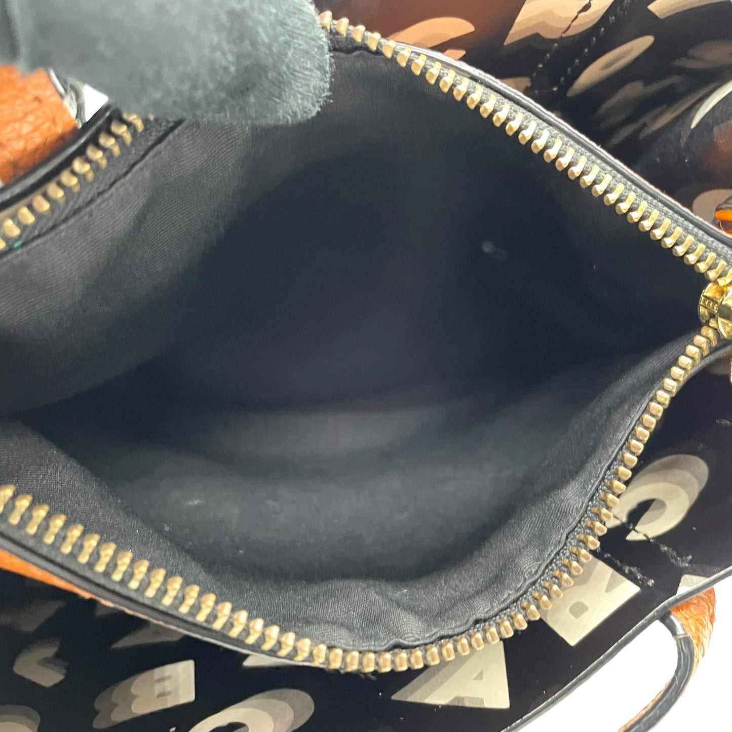 マークジェイコブス MARC JACOBS THE MINI GRIND BAG 2WAY ハンドバッグ ショルダーバッグ 黒 ブラック 白 アイボリー ベージュ レザー ゴールド金具 手提げ 斜め掛け可 ロゴ パドロック グラインド レディース S21