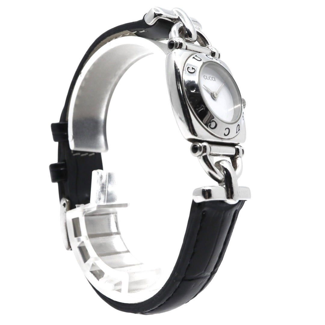 【美品/電池交換済/新品ベルト(社外品)】グッチ GUCCI 6300L レディース腕時計 クオーツ スクエアケース シルバー ホワイト文字盤 ブラックレザーベルト ホースビットデザイン クラシック エレガント ドレスウォッチ SWISS MADE G2
