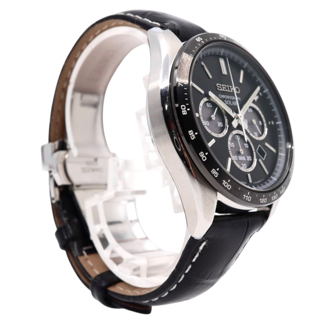 【新品同様/稼働品】セイコー SEIKO クロノグラフ V175-0FA0 メンズ腕時計 ソーラー アナログ ブラック文字盤 型押しレザーベルト タキメーター 10気圧防水 サファイアクリスタル ビジネス スポーティ エレガント クリーニング済 G7