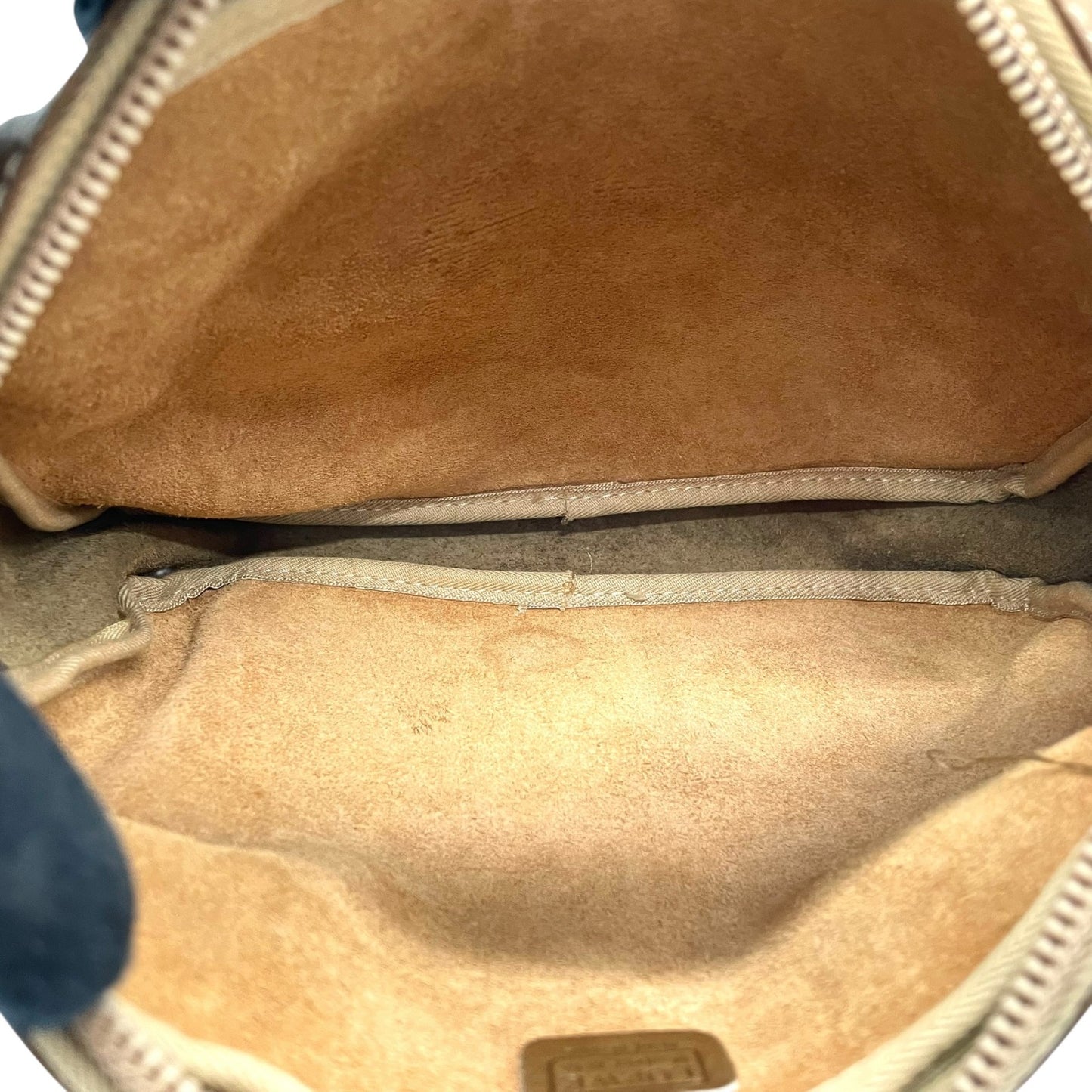 LOEWE ロエベ ショルダーバッグ 茶 ブラウン キャメル レザー ゴールド金具 アナグラム 斜め掛け可 レディース ヴィンテージ K10