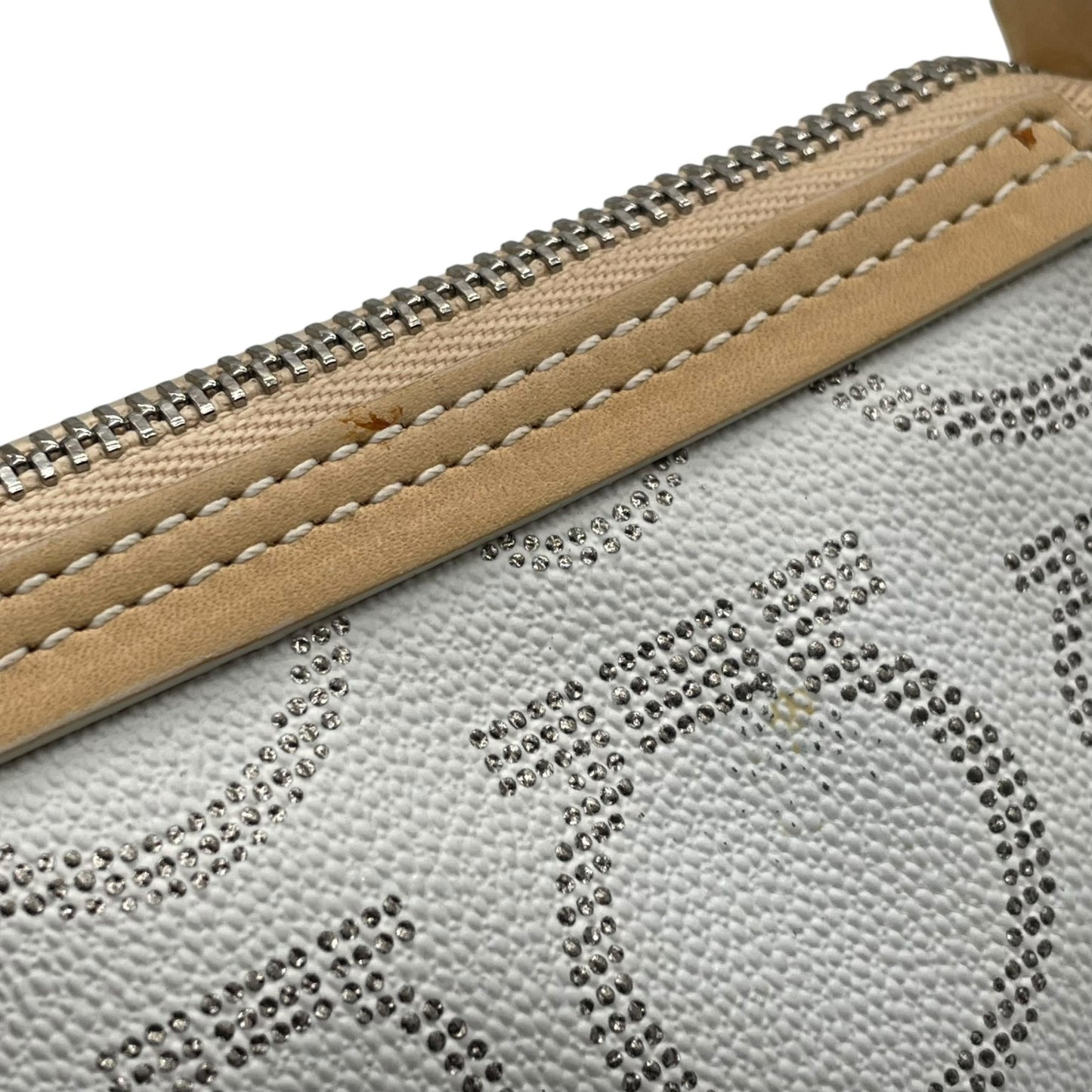 フェラガモ Salvatore Ferragamo ハンドバッグ アクセサリーポーチ ミニバッグ ガンチーニ AU-21 7497 グレー ベージュ レザー シルバー金具 ロゴ ワンショルダー 肩掛け可 レディース C5