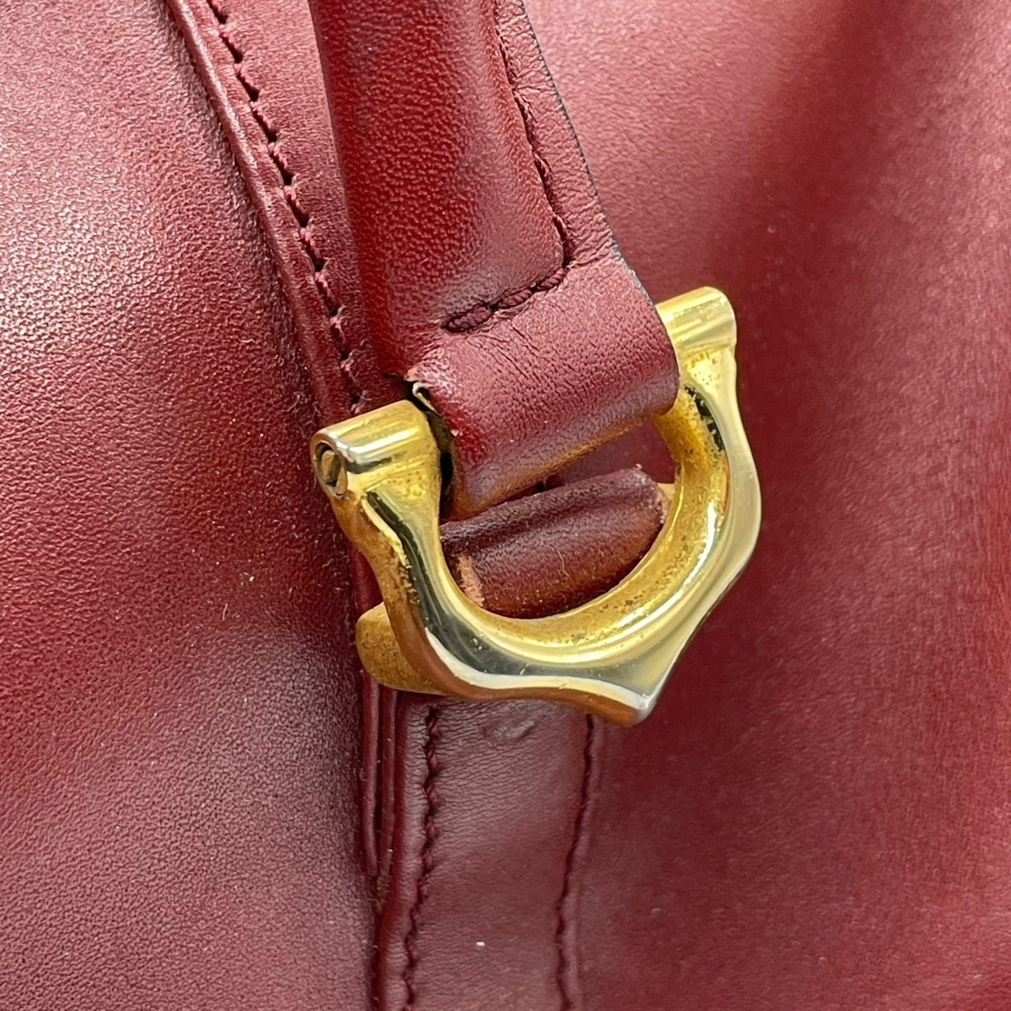 カルティエ Cartier マストライン ハンドバッグ ミニボストン ボルドー ワインレッド 赤 レザー ゴールド金具 2Cモチーフ 南京錠 レディース B