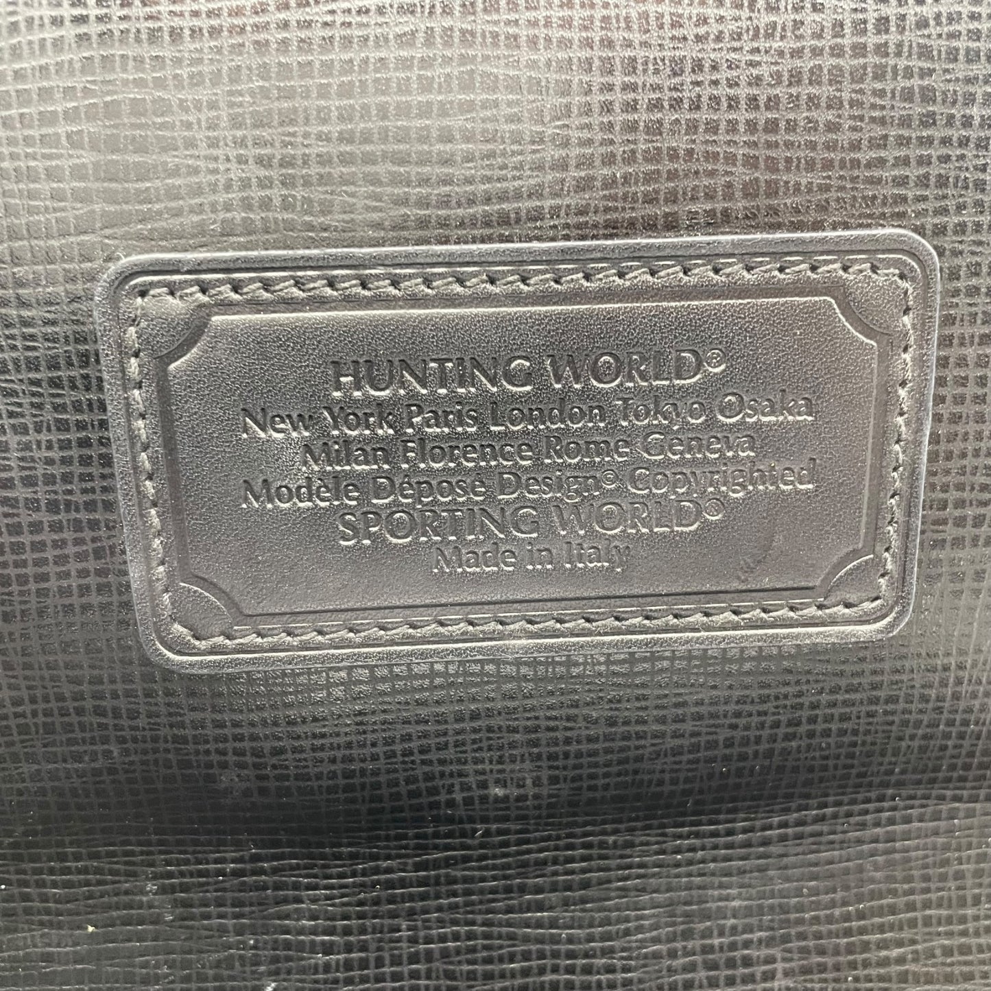 Authentic HUNTING WORLD Carryall Messenger Bag Shoulder Bag Black Leather Gold Hardware Women's Crossbody