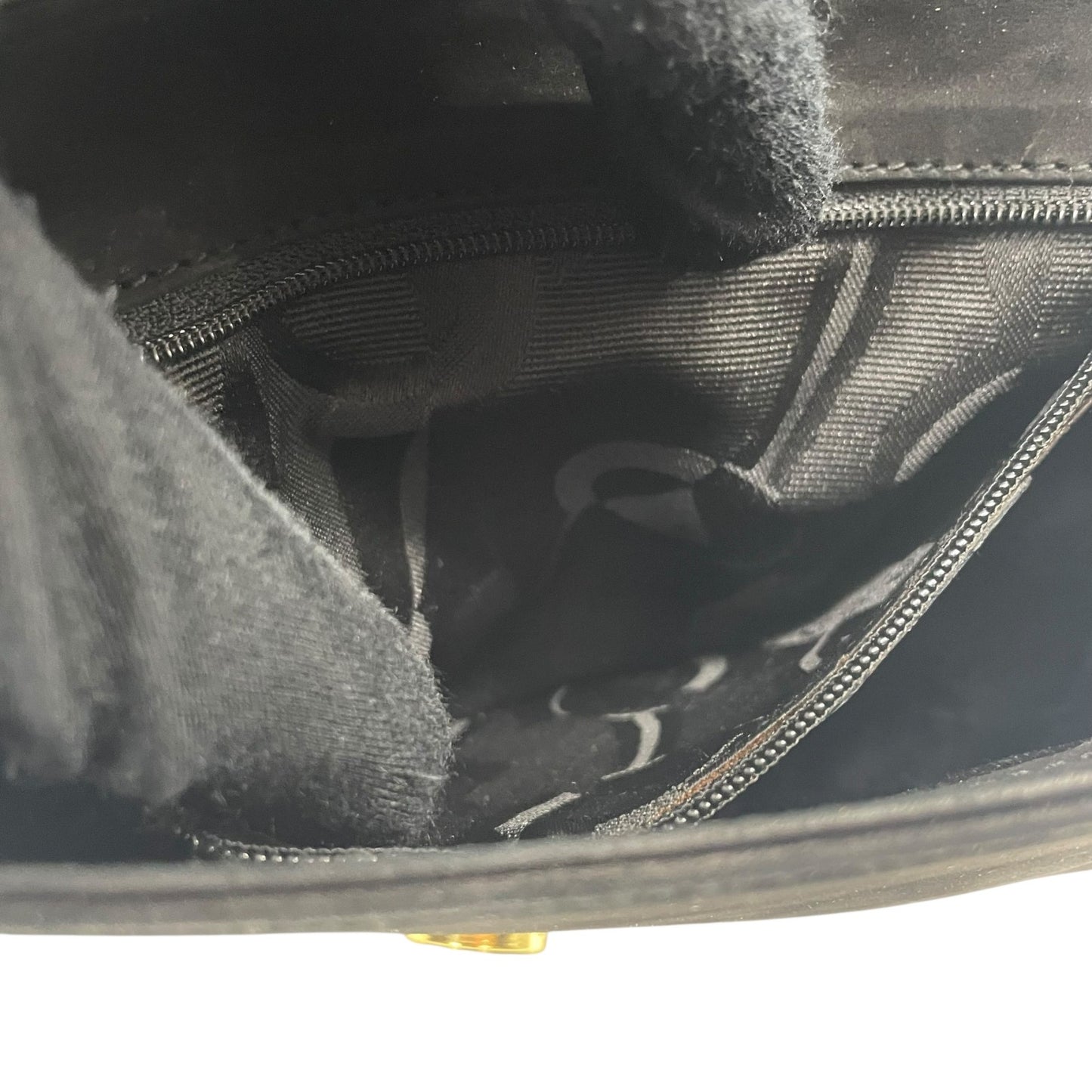 美品 Salvatore Ferragamo フェラガモ ガンチーニ ショルダーバッグ 黒 ブラック AB-21 スエード ゴールド金具 斜め掛け可 ポシェット ミニバッグ レディース フラップ開閉 ヴィンテージ D5