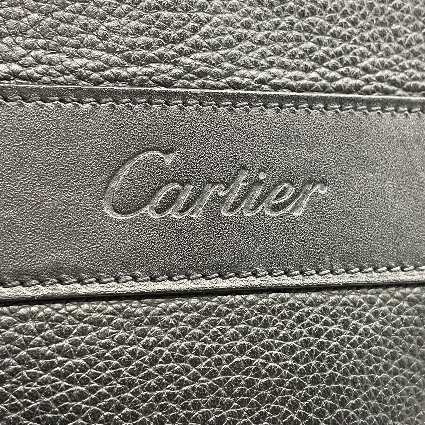 美品 現行 Cartier カルティエ ビジネスバッグ ブリーフケース 黒 ブラック レザー シボ革 シルバー金具 ロゴ型押し 2Cモチーフ 通勤 メンズ A4収納可 A