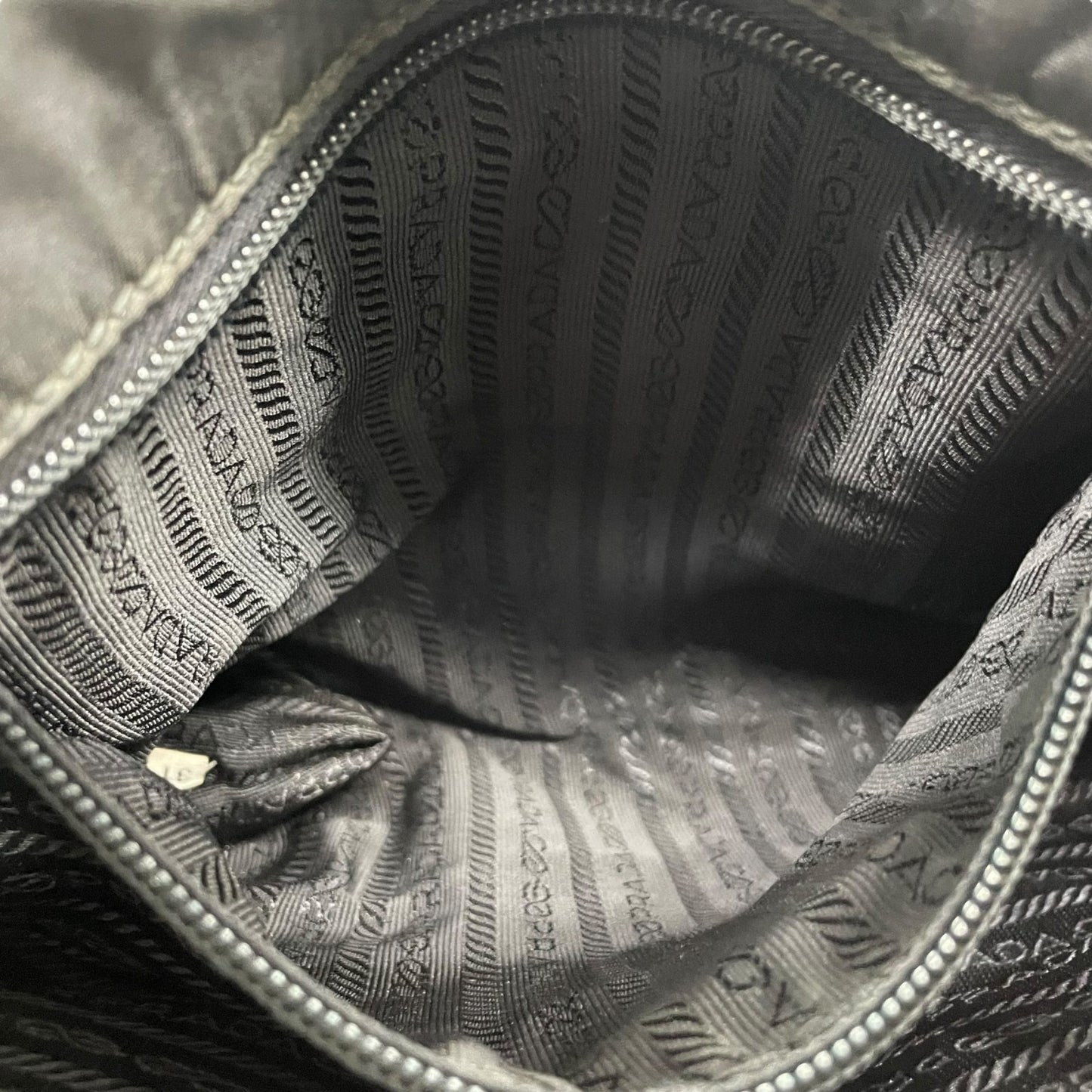 美品 PRADA プラダ ナイロントートバッグ ブラック 三角ロゴプレート 大容量 ハンドバッグ レディース メンズ 正規品 K3