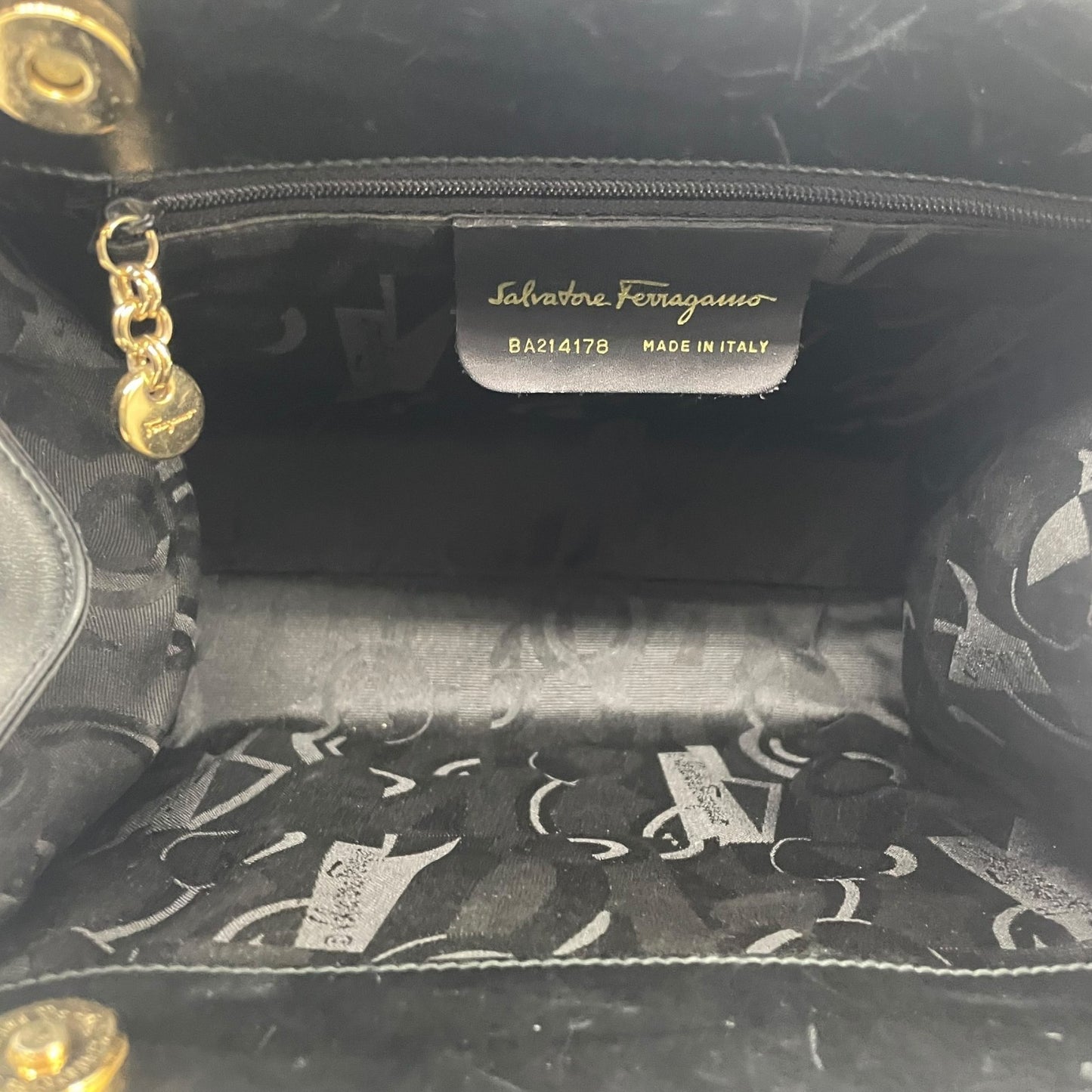 サルヴァトーレ フェラガモ ハンドバッグ フォーマルバッグ ヴァラリボン 2WAY 黒 ショルダーバッグ 斜め掛け ゴールド金具 自立 ブラック レザー ヴィンテージ C