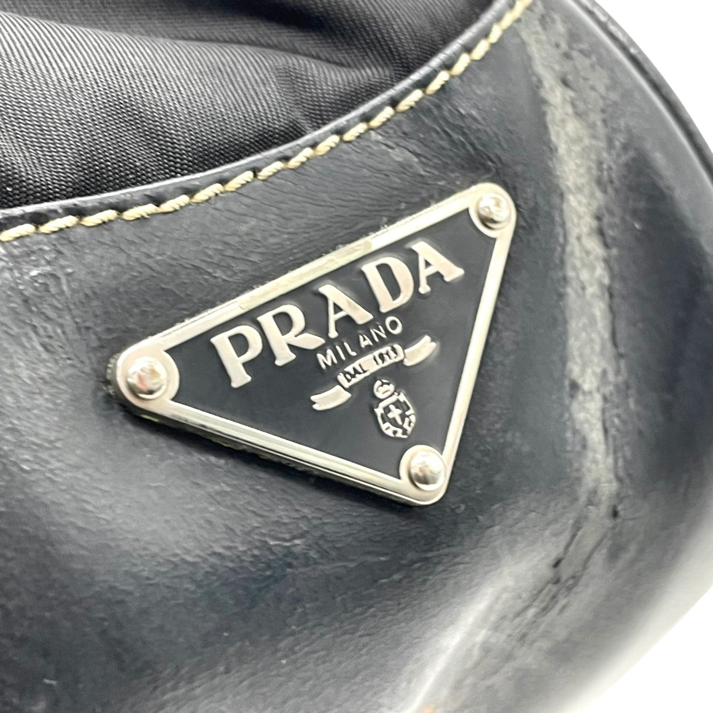 PRADA プラダ ワンショルダーバッグ ショルダーバッグ 黒 ブラック 肩掛け シルバー金具 ベルトデザイン フラップ ナイロン×レザー 三角ロゴ トライアングルロゴ ヴィンテージ テスート D1