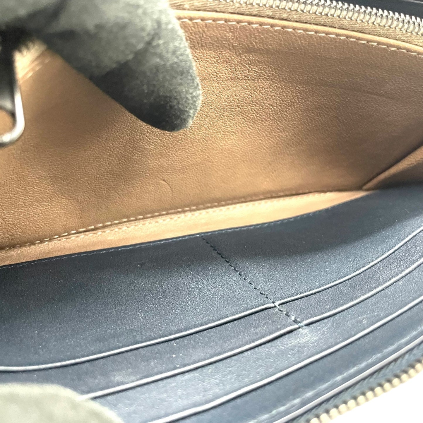 美品 BOTTEGA VENETA ボッテガヴェネタ ボッテガベネタ ラウンドファスナー 長財布 イントレチャート 紺 ネイビー レザー メンズ レディース M1