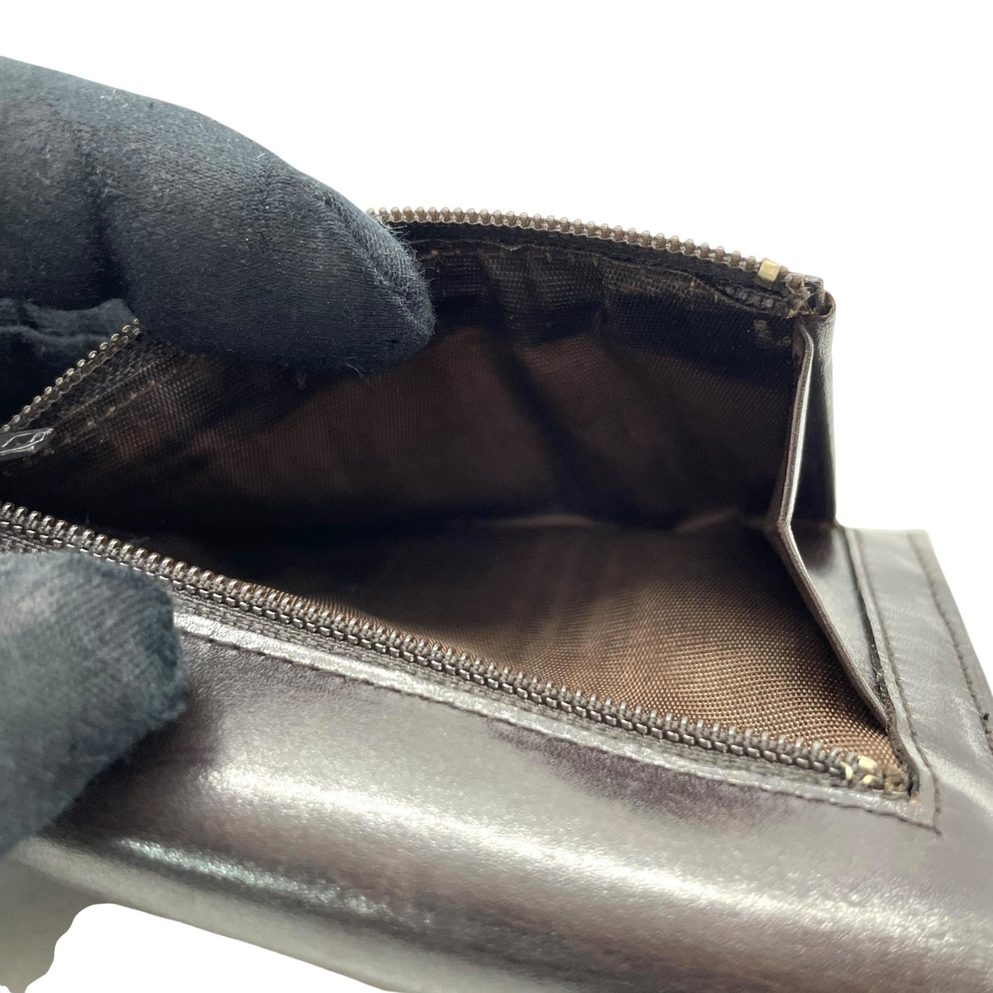 美品 PRADA プラダ 三つ折り財布 コンパクト財布 三角プレートロゴ トライアングルロゴ 茶 ダークブラウン レザー シルバー金具 メンズ レディース M5