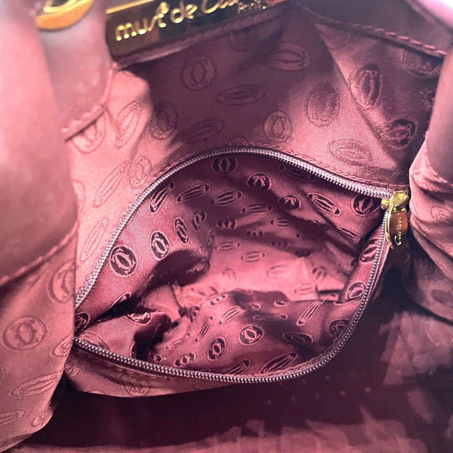 美品 Cartier カルティエ マストライン 巾着型 ショルダーバッグ 赤 ボルドー ワインレッド レザー ゴールド金具 ロゴ 2Cモチーフ 斜め掛け可 レディース ギャランティカード付き K12