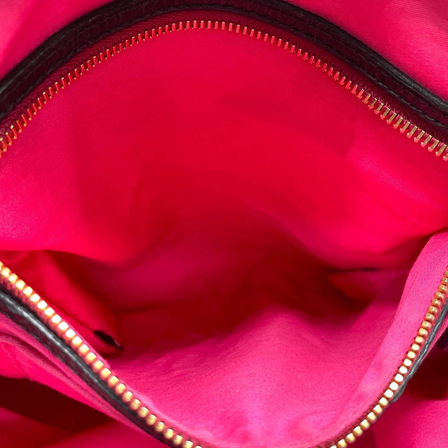 美品 miumiu ミュウミュウ 2WAY ハンドバッグ ショルダーバッグ 黒 ブラック レザー ゴールド金具 肩掛け可 カデナチャーム アーカイブ レディース ヴィンテージ D