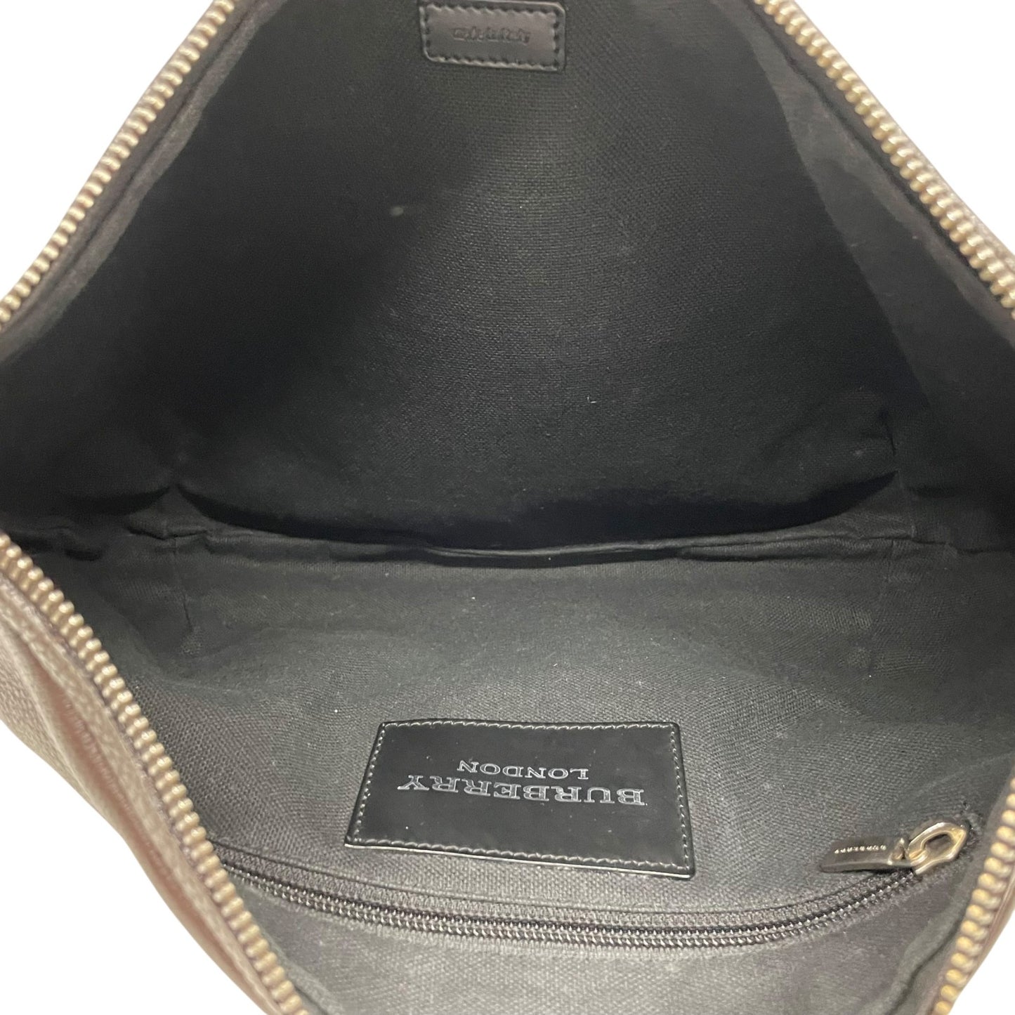 美品 BURBERRY バーバリー ワンショルダーバッグ ハンドバッグ 茶 ダークブラウン レザー シルバー金具 ロゴ型押し 肩掛け可 ファスナー開閉 ホーボー レディース K4