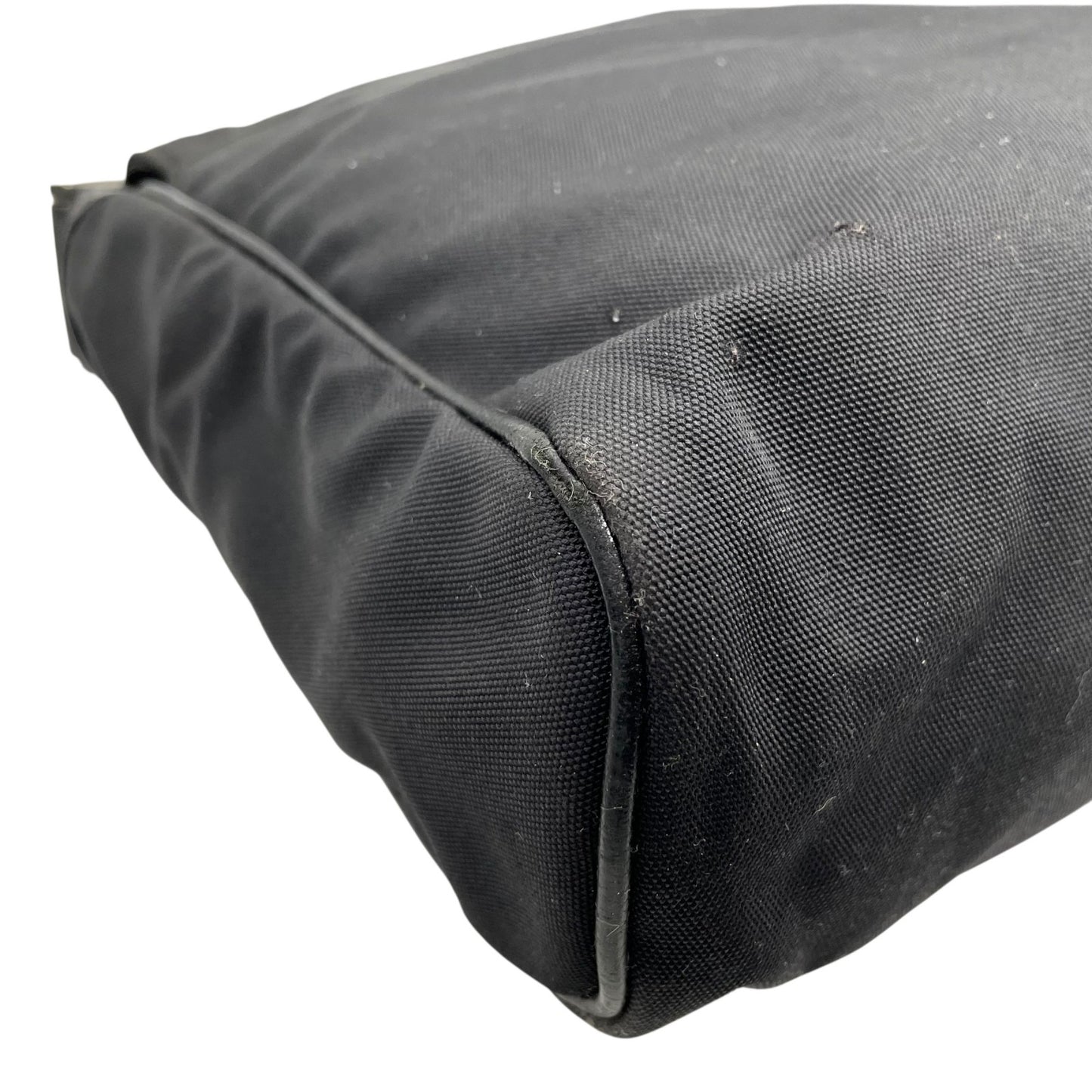 GUCCI グッチ ナイロン メッセンジャーバッグ ショルダーバッグ メンズ ユニセックス シルバープレートロゴ 斜め掛け A4収納可 146236 K4