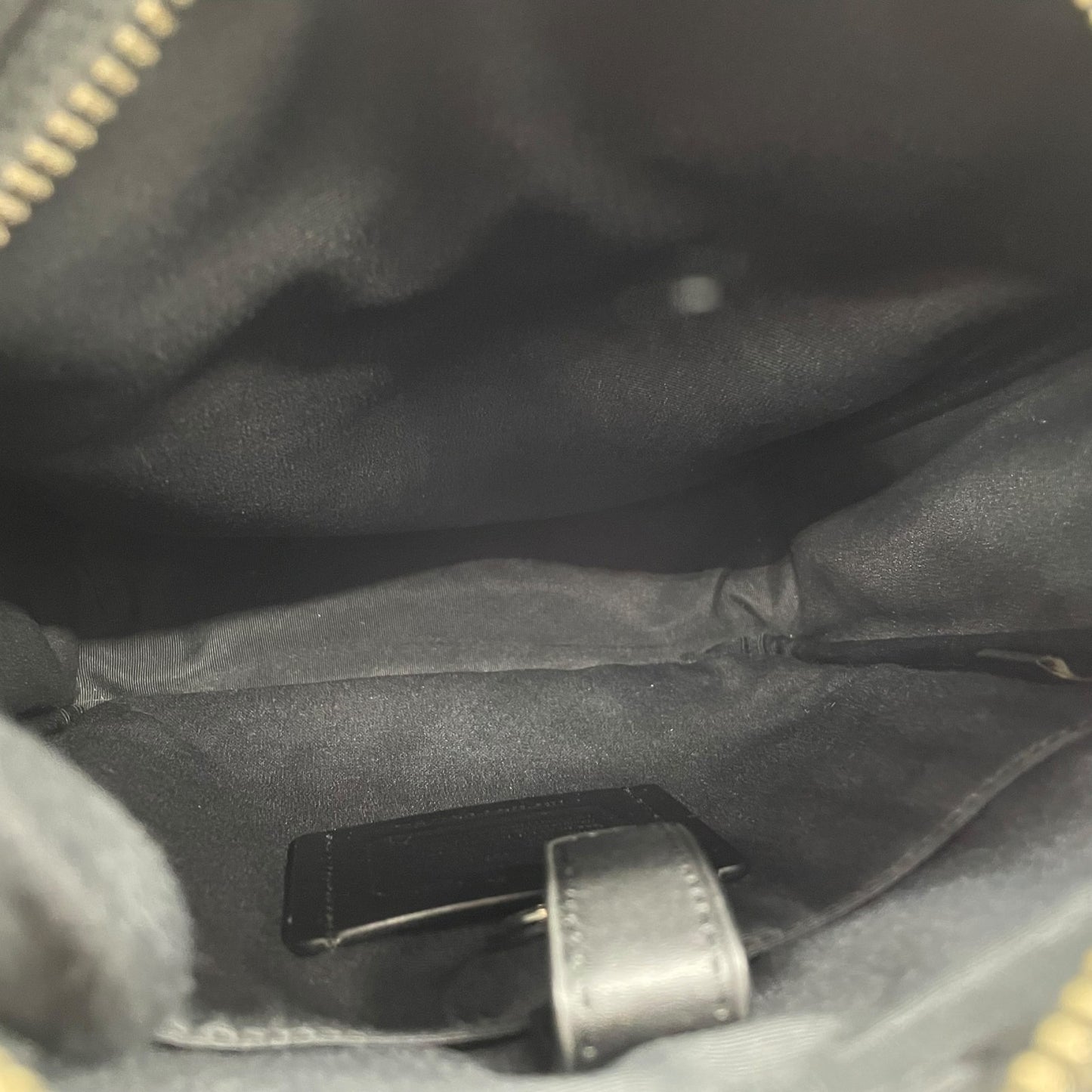 極美品 COACH コーチ ショルダーバッグ F11741 NIBLK シグネチャー 黒 ブラック レザー シルバー金具 チャールズ エンボス ロゴ 斜め掛け可 メンズ K12