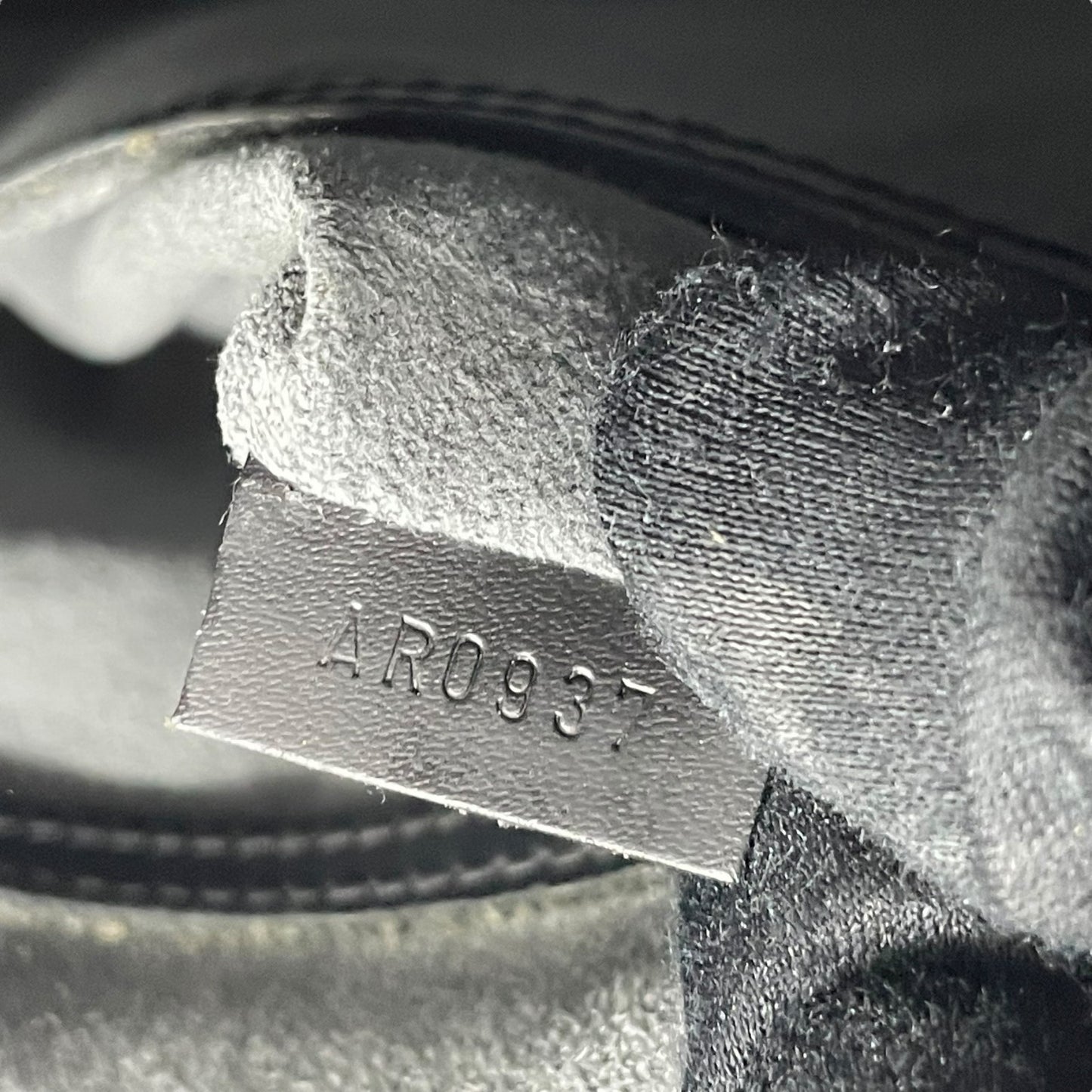 ルイヴィトン LOUIS VUITTON LV エピ アルマ ショルダーバッグ ハンドバッグ ドーム型 パドロック付き 2WAY ノワール ブラック 黒 ゴールド金具 D