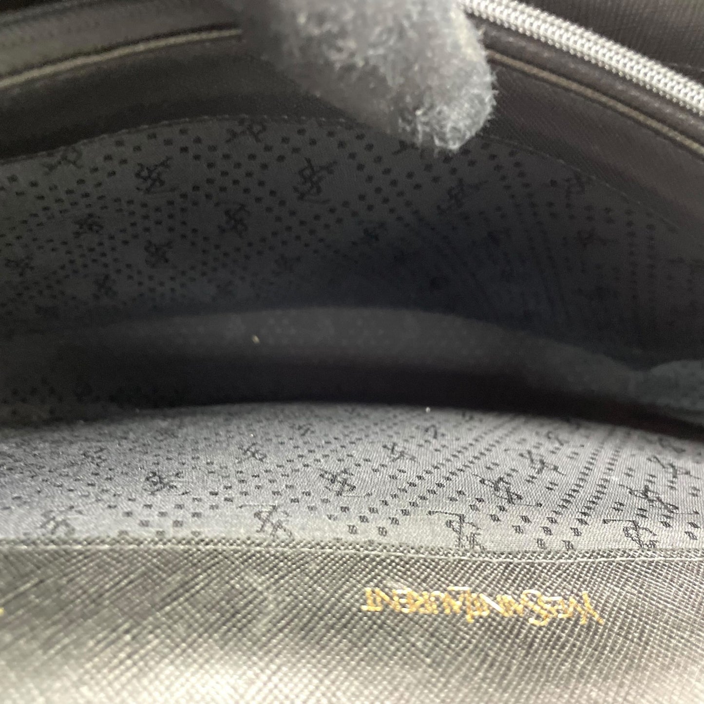 美品 イヴ サンローラン YVES SAINT LAURENT 型押し ショルダーバッグ 黒 ブラック レザー ヴィンテージ 金金具 ゴールド金具 K7