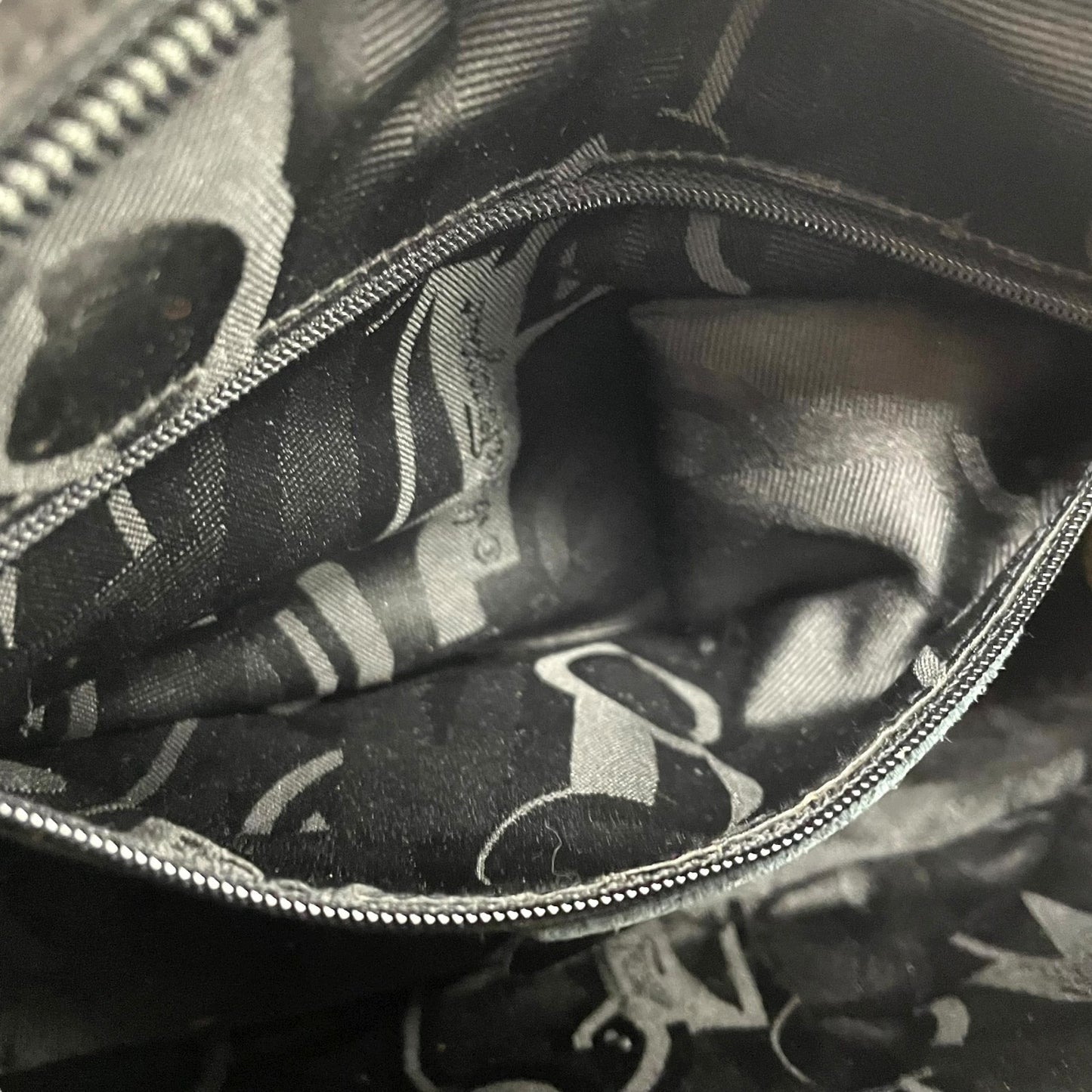 サルヴァトーレ フェラガモ Salvatore Ferragamo ヴァラリボン ショルダーバッグ スエード 黒 ブラック 金金具 ゴールド金具 ヴィンテージ C6