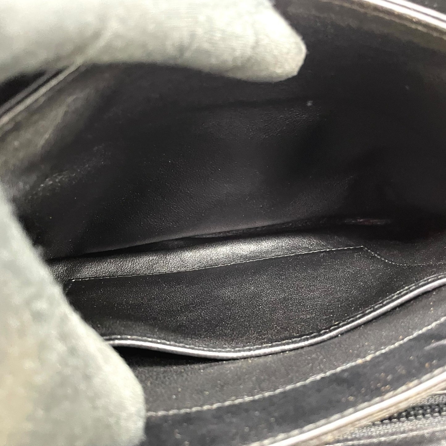 バリー BALLY ショルダーバッグ ヴィンテージ レザー 黒 ブラック 金金具 ゴールド金具 3層 フラップ 高級感 C3