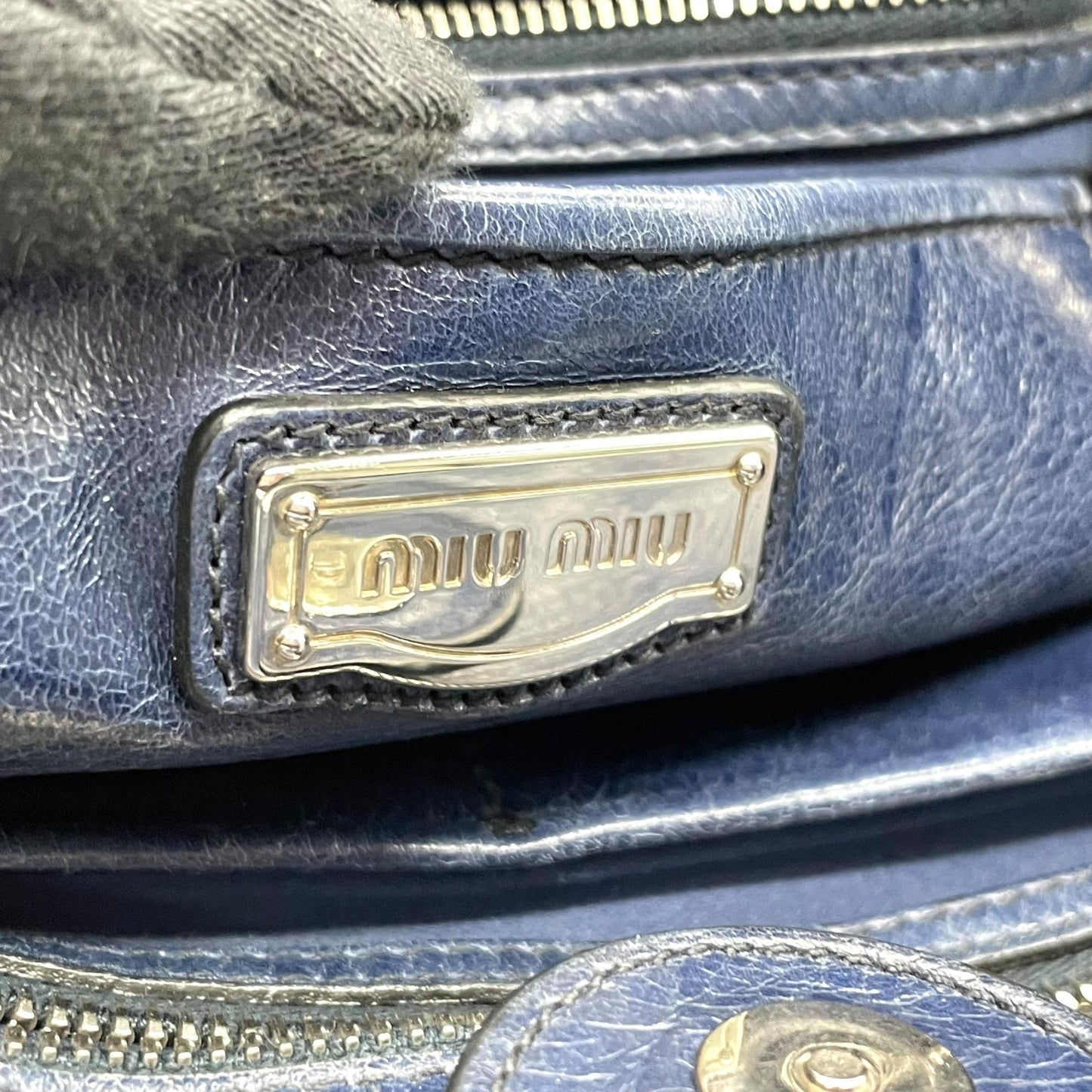 ミュウミュウ miumiu トートバッグ ショルダーバッグ ネイビー 紺 2way レザー 手提げ 斜め掛け可 シルバー金具 ロゴ レディース K10 archive 002 Y2K