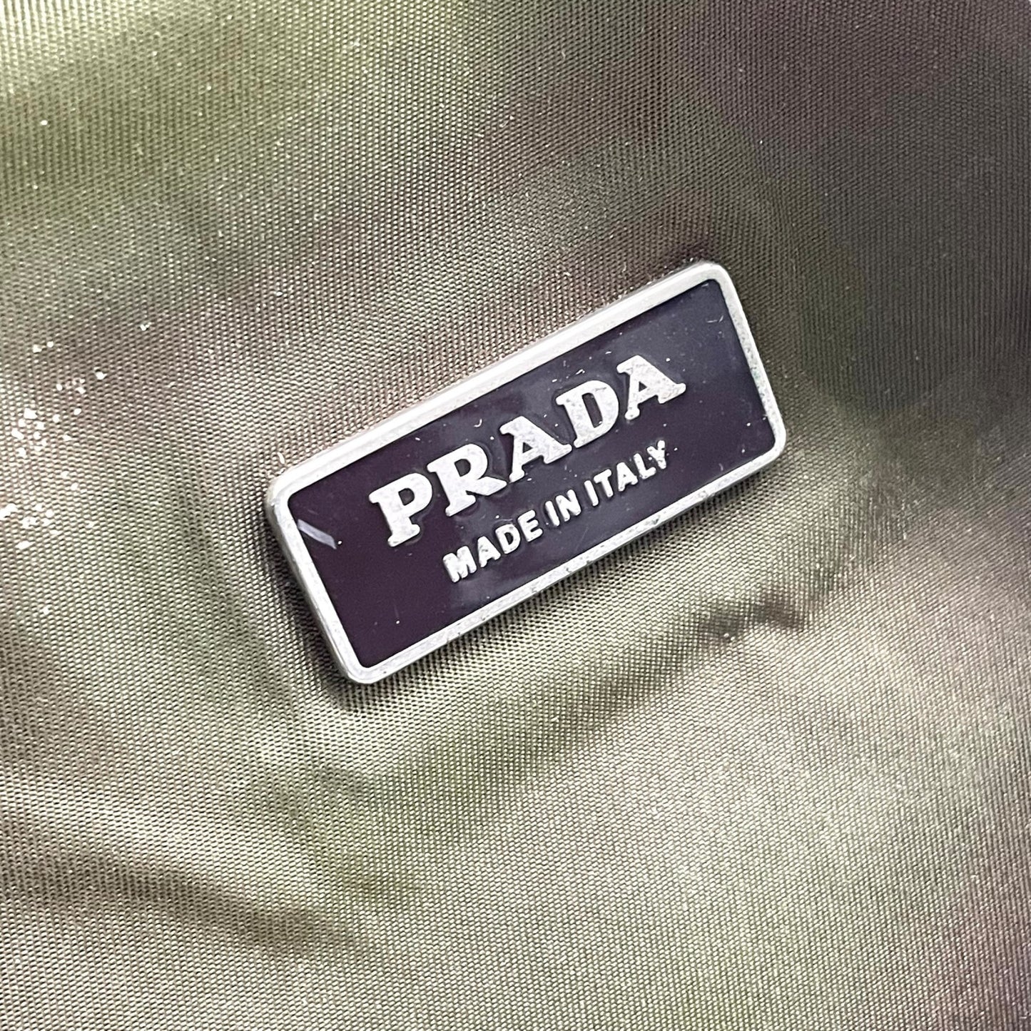 プラダ PRADA リュックサック バックパック カーキ 茶 ブラウン ナイロン 三角ロゴプレート トライアングルロゴ シルバー金具 メンズ レディース Z4