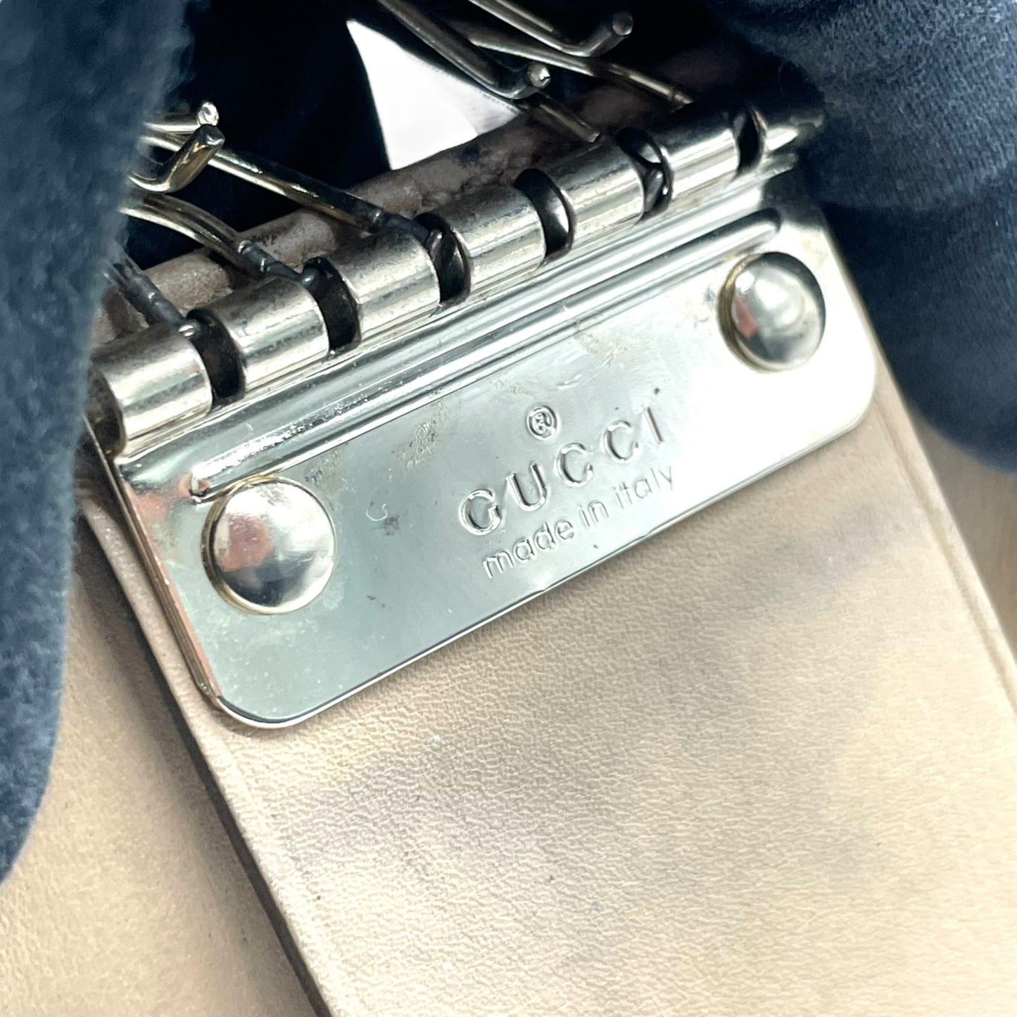 グッチ GUCCI グッチシマ 三つ折り キーケース インターロッキングG ベージュ レザー ゴールド金具 レディース M5