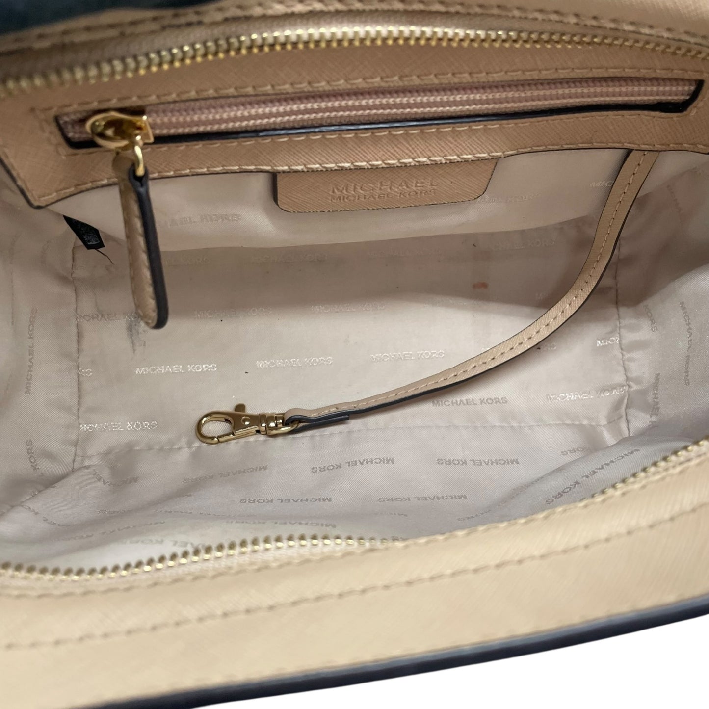 マイケルコース MICHAEL KORS ショルダーバッグ ベージュ レザー ゴールド金具 ロゴ 斜め掛け可 ファスナー開閉 レディース S98