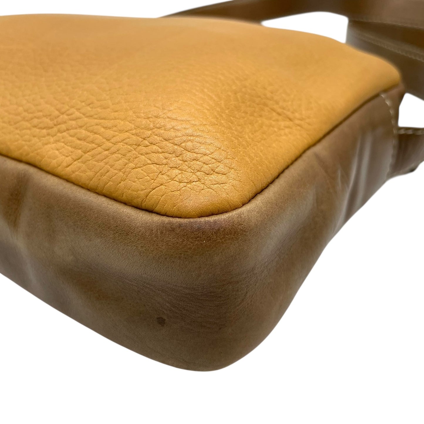 LOEWE ロエベ ショルダーバッグ 茶 ブラウン キャメル レザー ゴールド金具 アナグラム 斜め掛け可 レディース ヴィンテージ K10