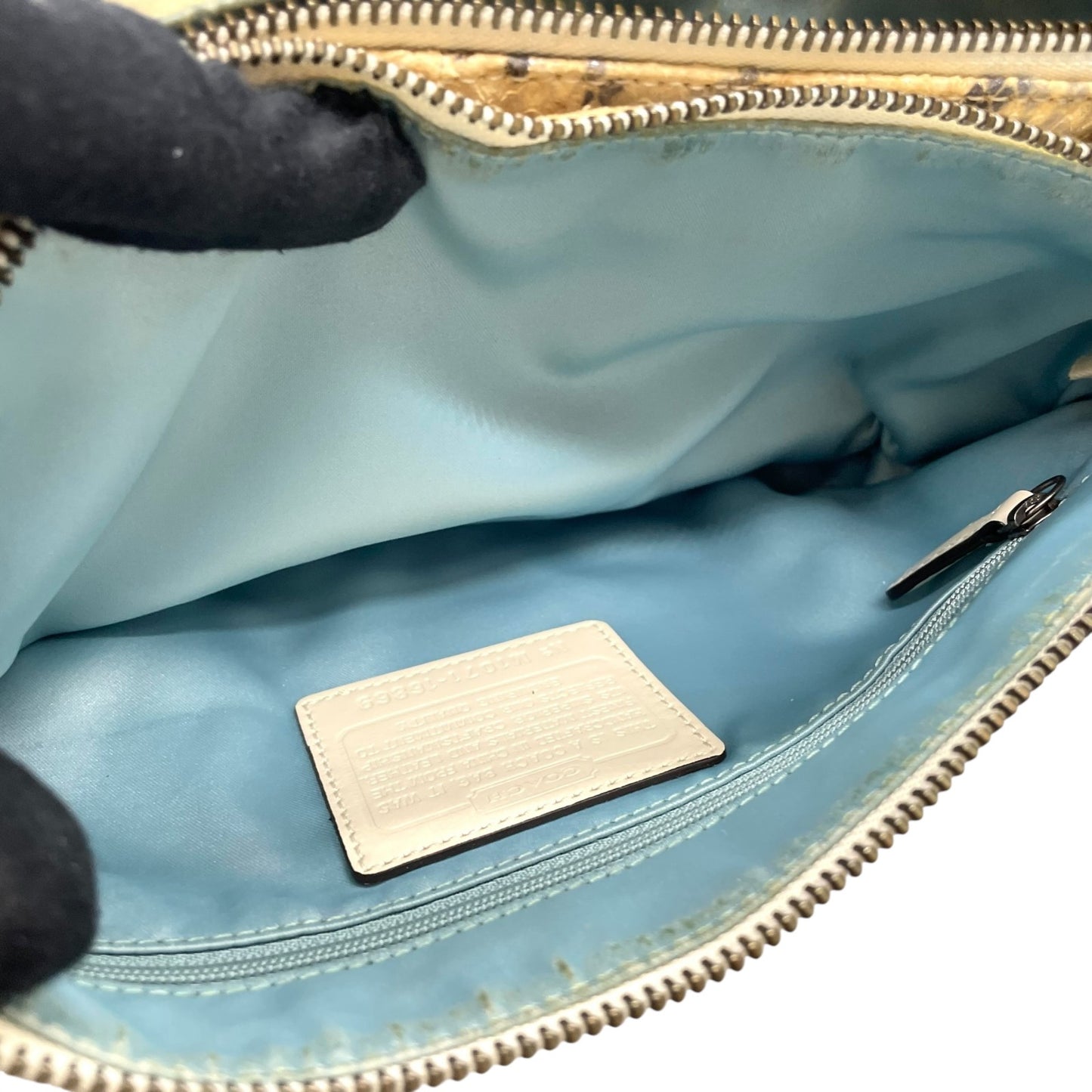 COACH コーチ ハンドバッグ ワンショルダー ベージュ レザー 型押し エンボス チェーンショルダー 肩掛け可 ロゴ チャーム付き レディース S30