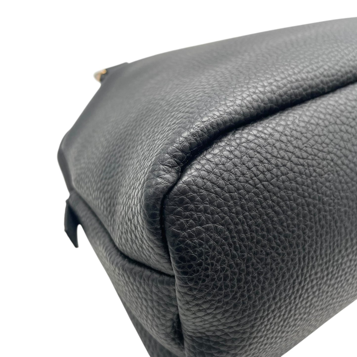 マリークヮント MARY QUANT 2WAY ハンドバッグ ショルダーバッグ 黒 ブラック レザー調 フラワー 花 モチーフ 金金具 ゴールド金具 チャーム付き T8