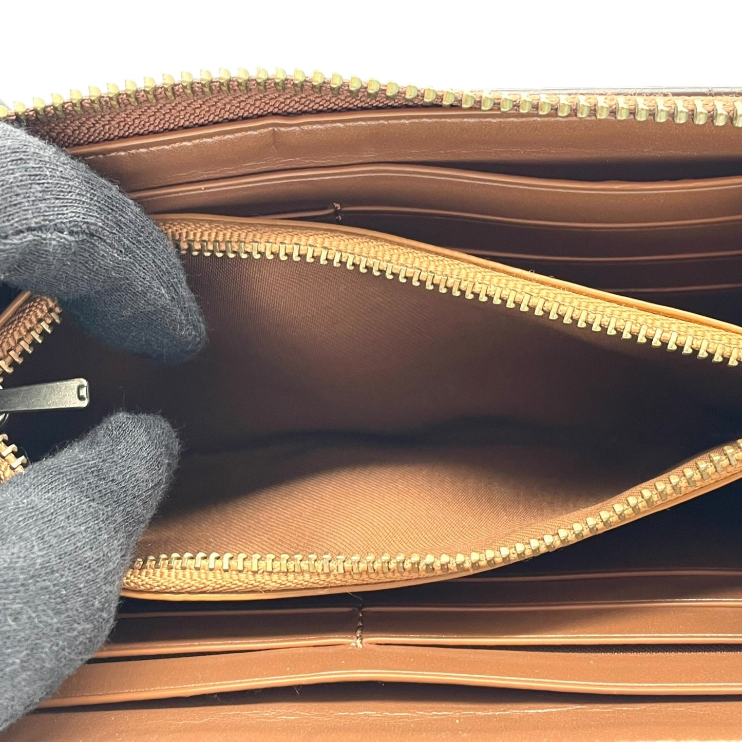 美品 コーチ COACH 長財布 ブラウン 茶色 レザー ラウンドジップ ラウンドファスナー ロゴ型押し シンプル ウォレット W4