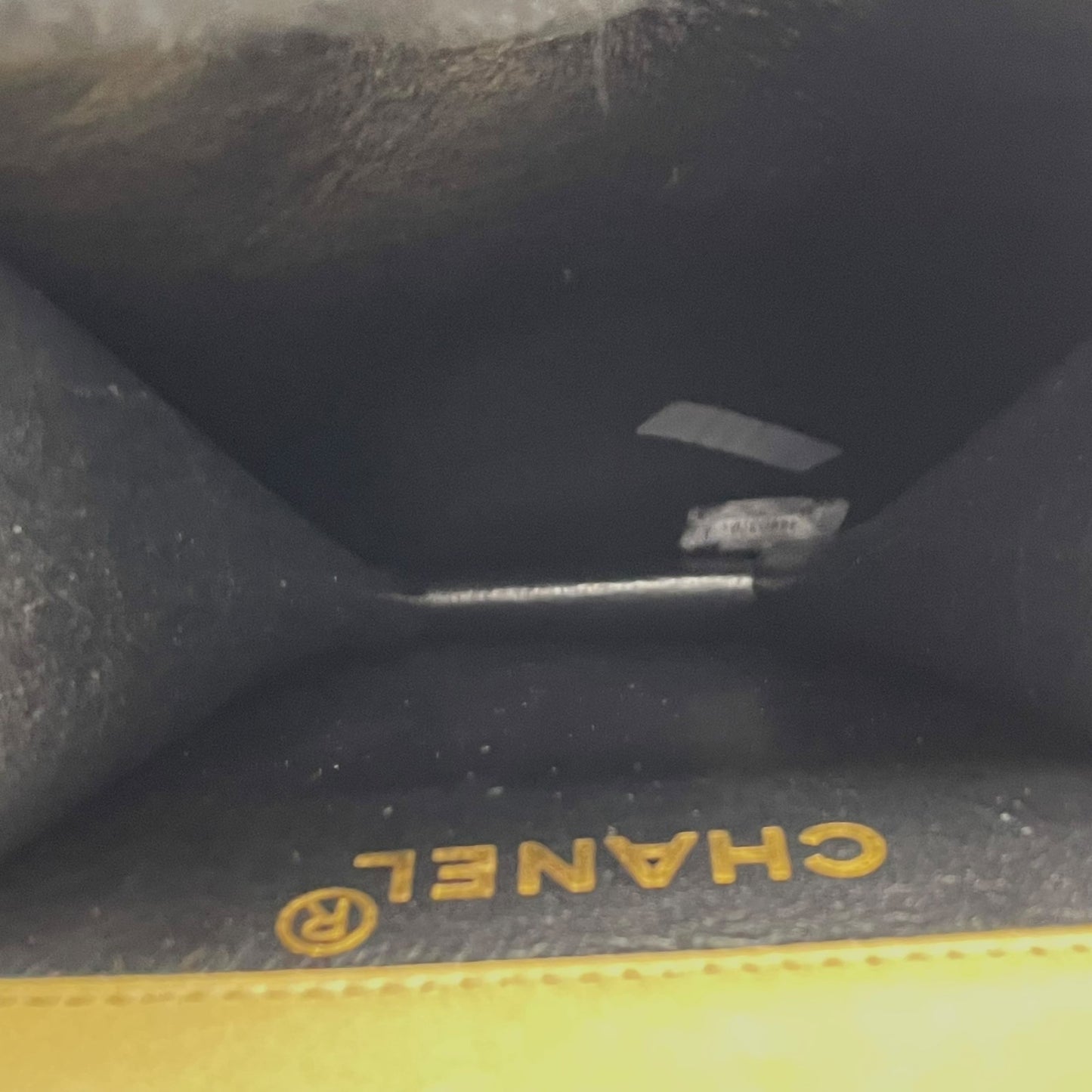 美品 シャネル CHANEL マトラッセ ショルダーバッグ ショルダーポーチ ミニバッグ スマホポーチ バイカラー ベージュ 黒 ブラック レザー ゴールド金具 肩掛け可 レディース K9