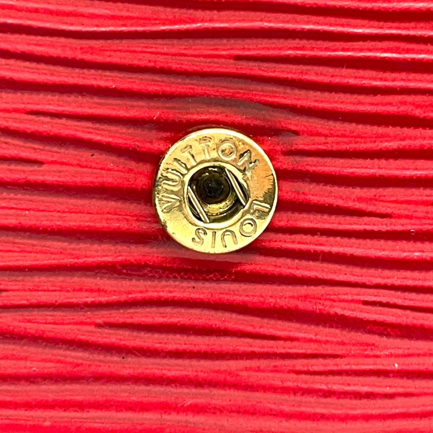 LOUIS VUITTON ルイヴィトン 三つ折り財布 エピ ポルトモネ ビエ カルト クレディ M63487 赤 レッド レザー M4