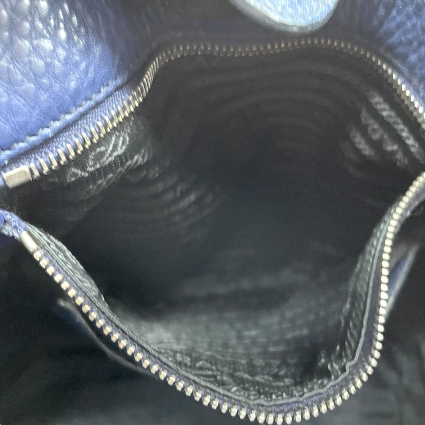 美品 PRADA プラダ 2WAY ハンドバッグ ショルダーバッグ レザー ネイビーブルー ヴィッテロ シルバー金具 B2343M 三角ロゴ 斜め掛け可 手提げ レディース Z4