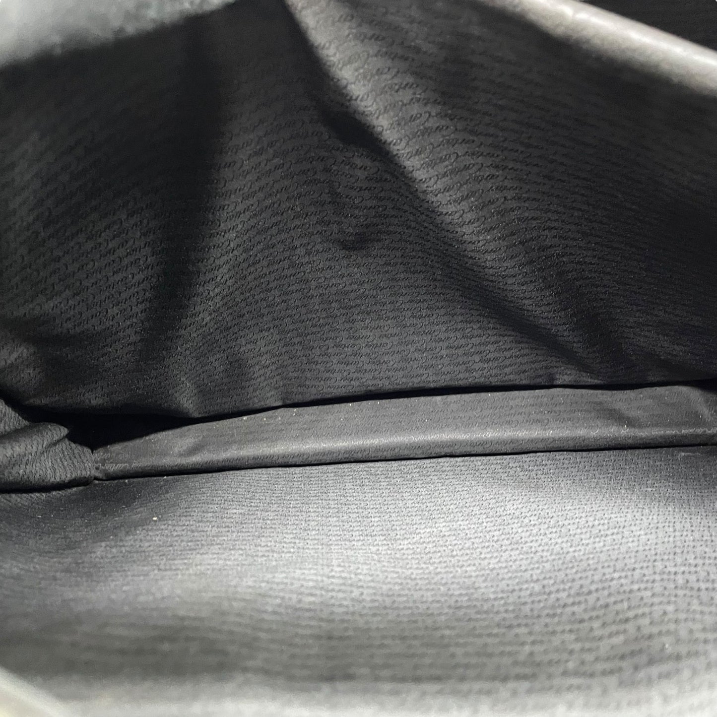 美品 現行 Cartier カルティエ ビジネスバッグ ブリーフケース 黒 ブラック レザー シボ革 シルバー金具 ロゴ型押し 2Cモチーフ 通勤 メンズ A4収納可 A