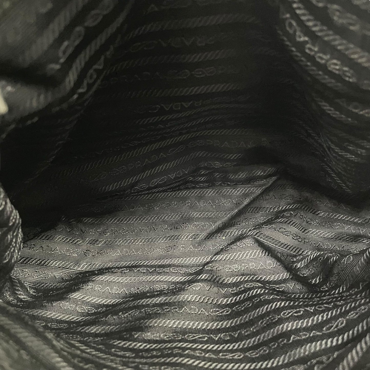 美品 PRADA プラダ ナイロントートバッグ ブラック 三角ロゴプレート 大容量 ハンドバッグ レディース メンズ 正規品 K3