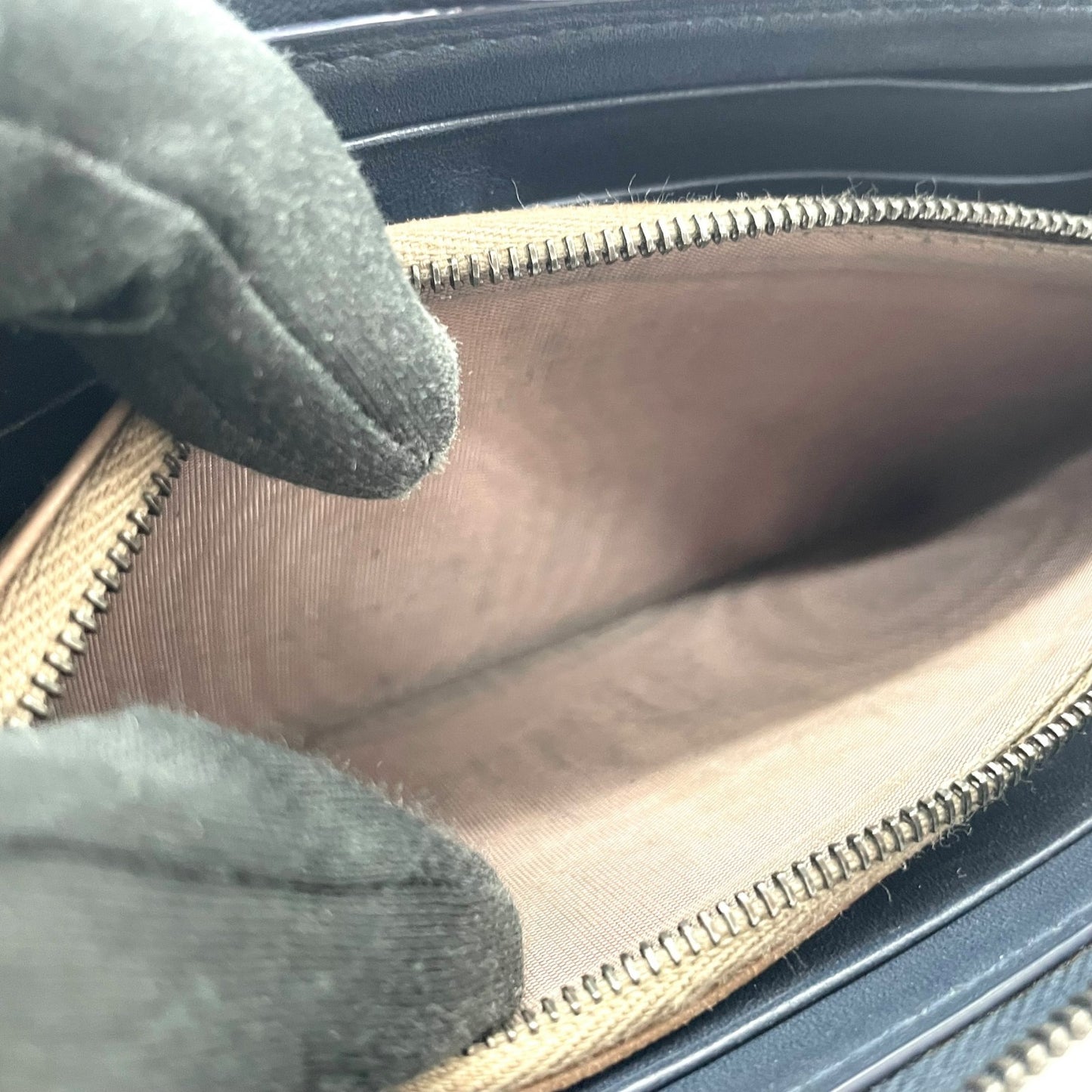 美品 BOTTEGA VENETA ボッテガヴェネタ ボッテガベネタ ラウンドファスナー 長財布 イントレチャート 紺 ネイビー レザー メンズ レディース M1