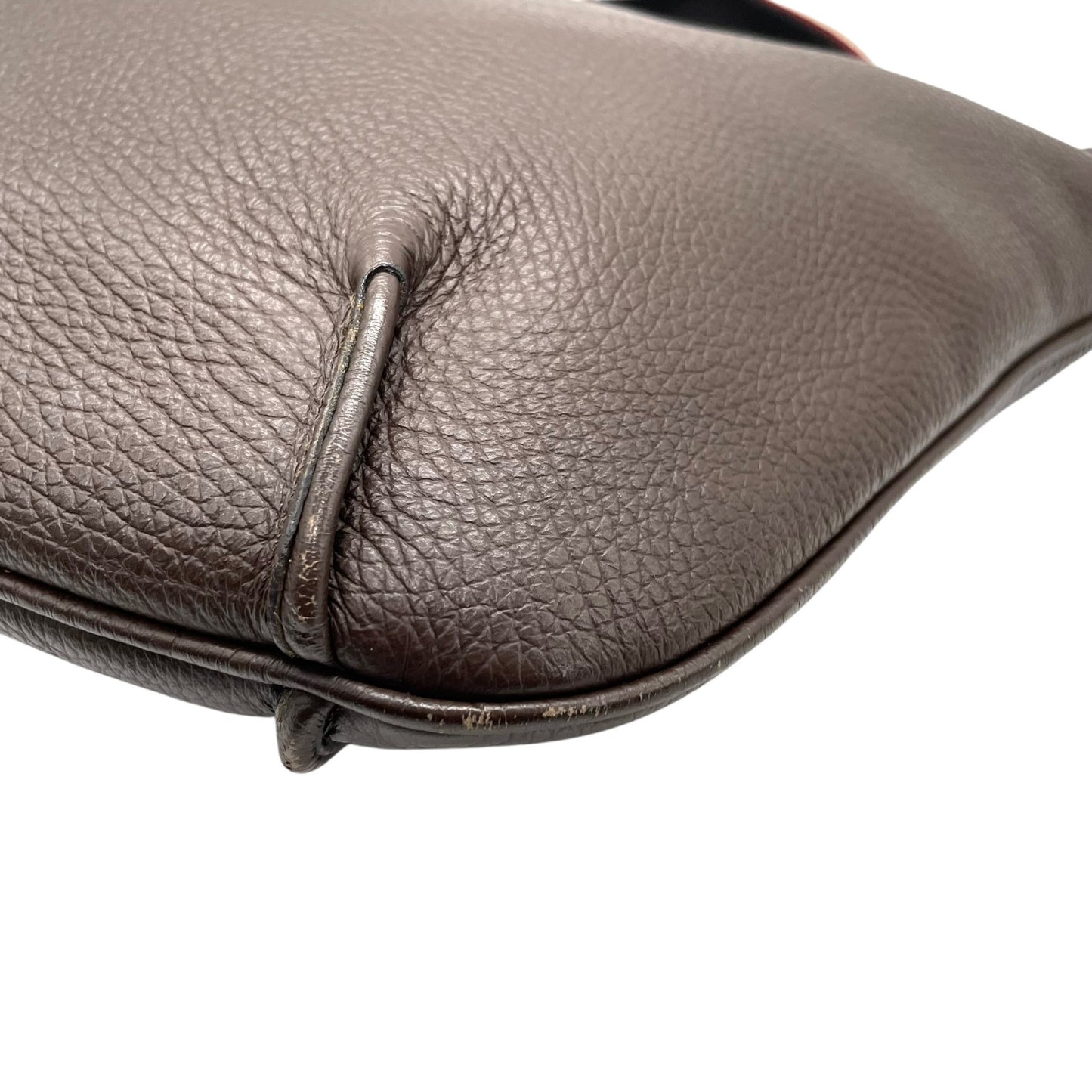 美品 BURBERRY バーバリー ワンショルダーバッグ ハンドバッグ 茶 ダークブラウン レザー シルバー金具 ロゴ型押し 肩掛け可 ファスナー開閉 ホーボー レディース K4