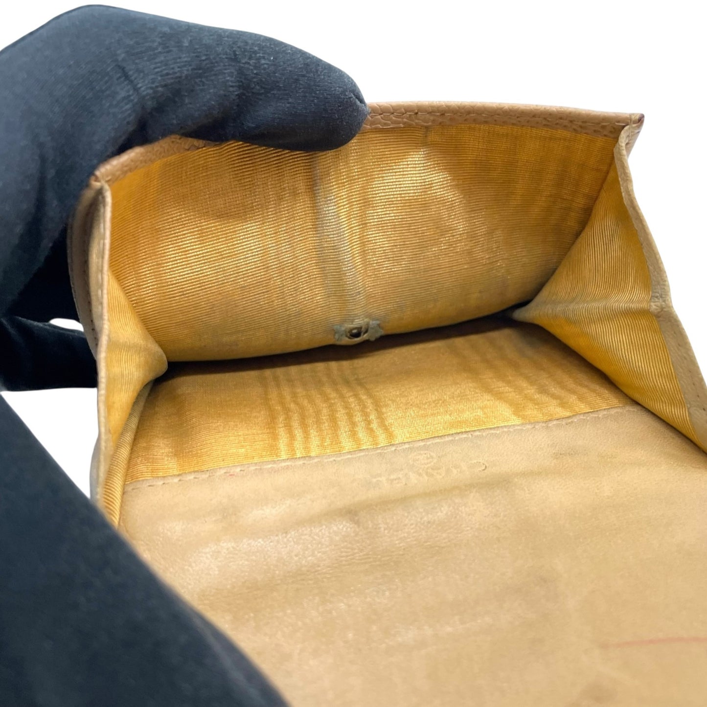 シャネル CHANEL 三つ折り財布 キャビアスキン調 レザー ココマーク 型押し キャメル ゴールド金具 金金具 箱・カード付 シール付 W2