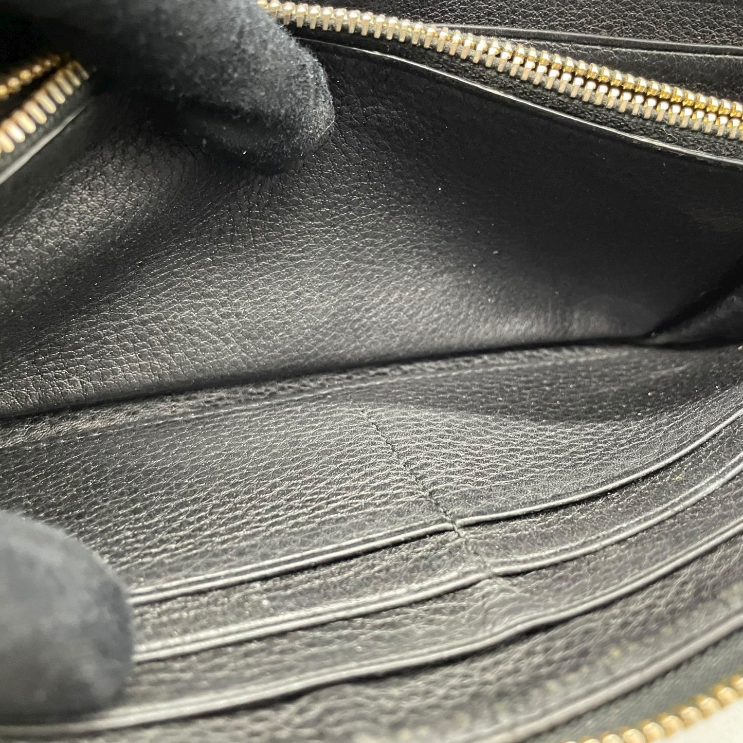 プラダ PRADA レザー ラウンドファスナー 長財布 黒 ブラック 金金具 ゴールドロゴ L字ファスナー 本革 ジップアラウンドウォレット M5