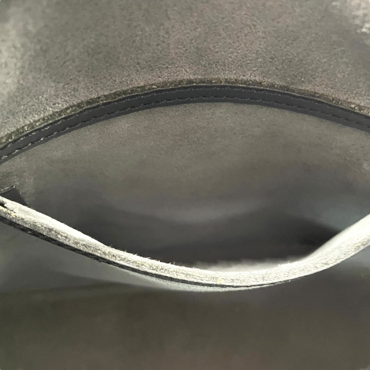 ルイヴィトン LOUIS VUITTON LV エピ アルマ ショルダーバッグ ハンドバッグ ドーム型 パドロック付き 2WAY ノワール ブラック 黒 ゴールド金具 D