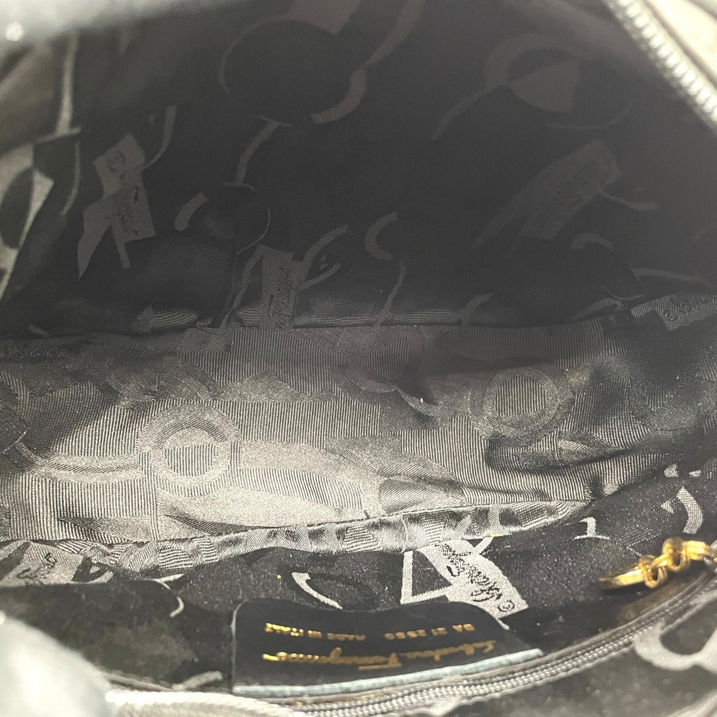 サルヴァトーレ フェラガモ Salvatore Ferragamo ヴァラリボン ショルダーバッグ スエード 黒 ブラック 金金具 ゴールド金具 ヴィンテージ C6